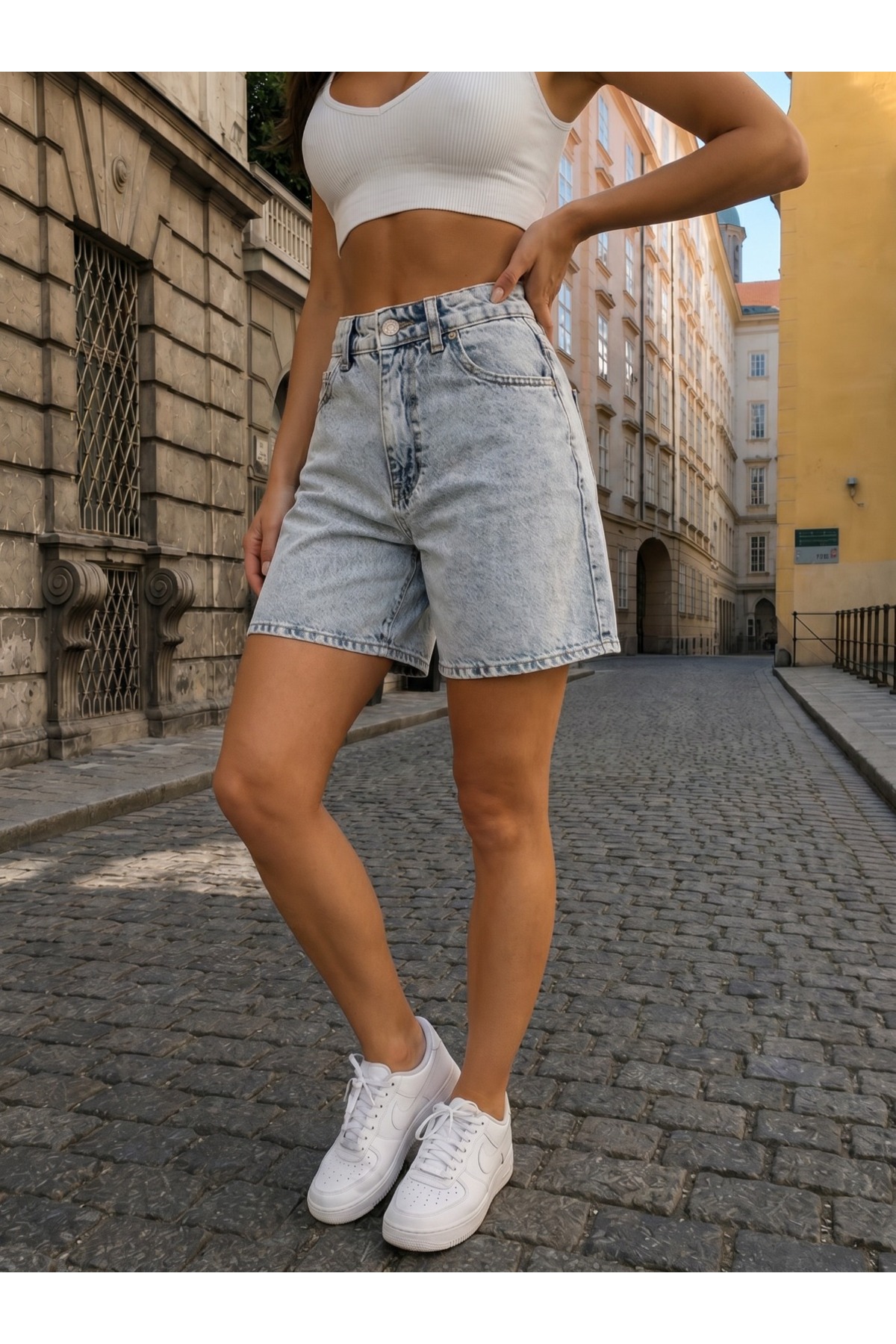 Kadın Yüksek Bel Beş Cepli Denim Rahat Kesim Şort Açık Mavi 3