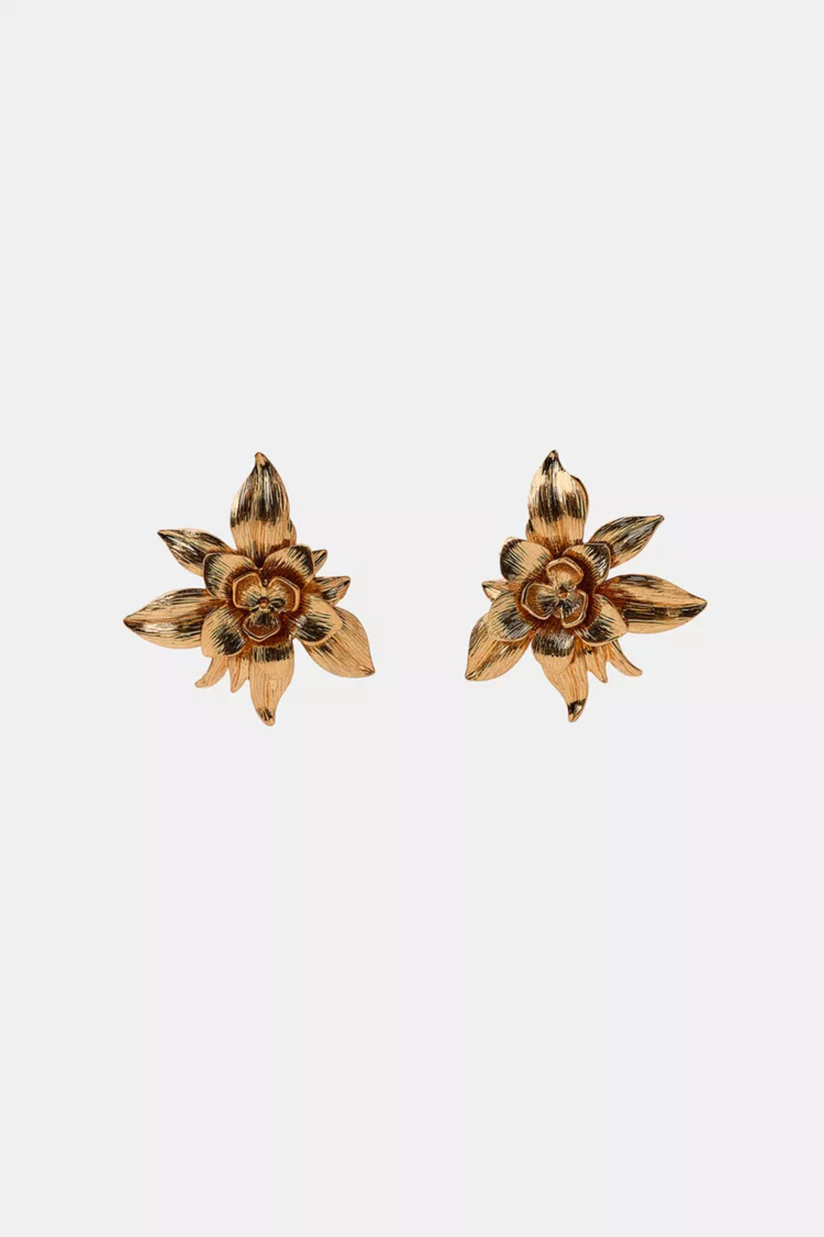 Gold Çiçek Formlu Statement Küpe – Luxury Kadın Küpe
