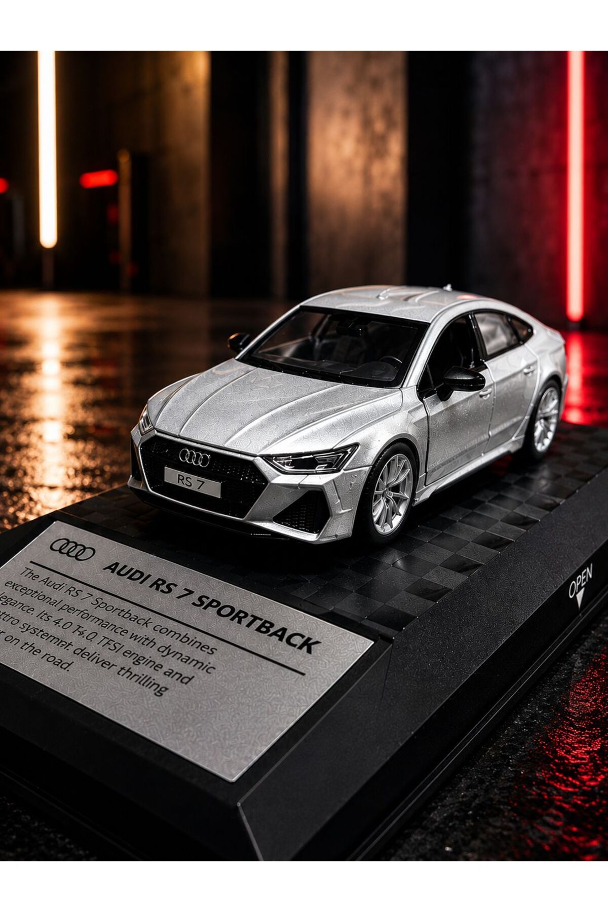 d*7様 Audi Series ミニカーコレクション 1/64　コンビニ限定 1_org_zoom.jpg
