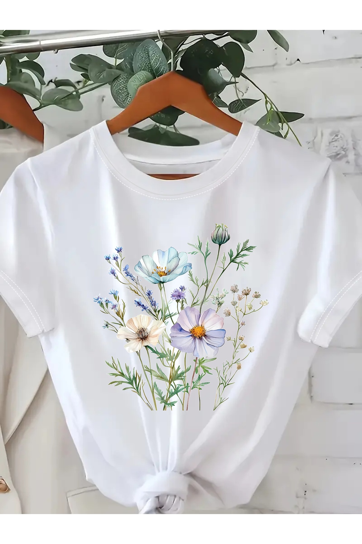 mercoledi Women's Floral Printed Crew Neck Regular Fit T-Shirt