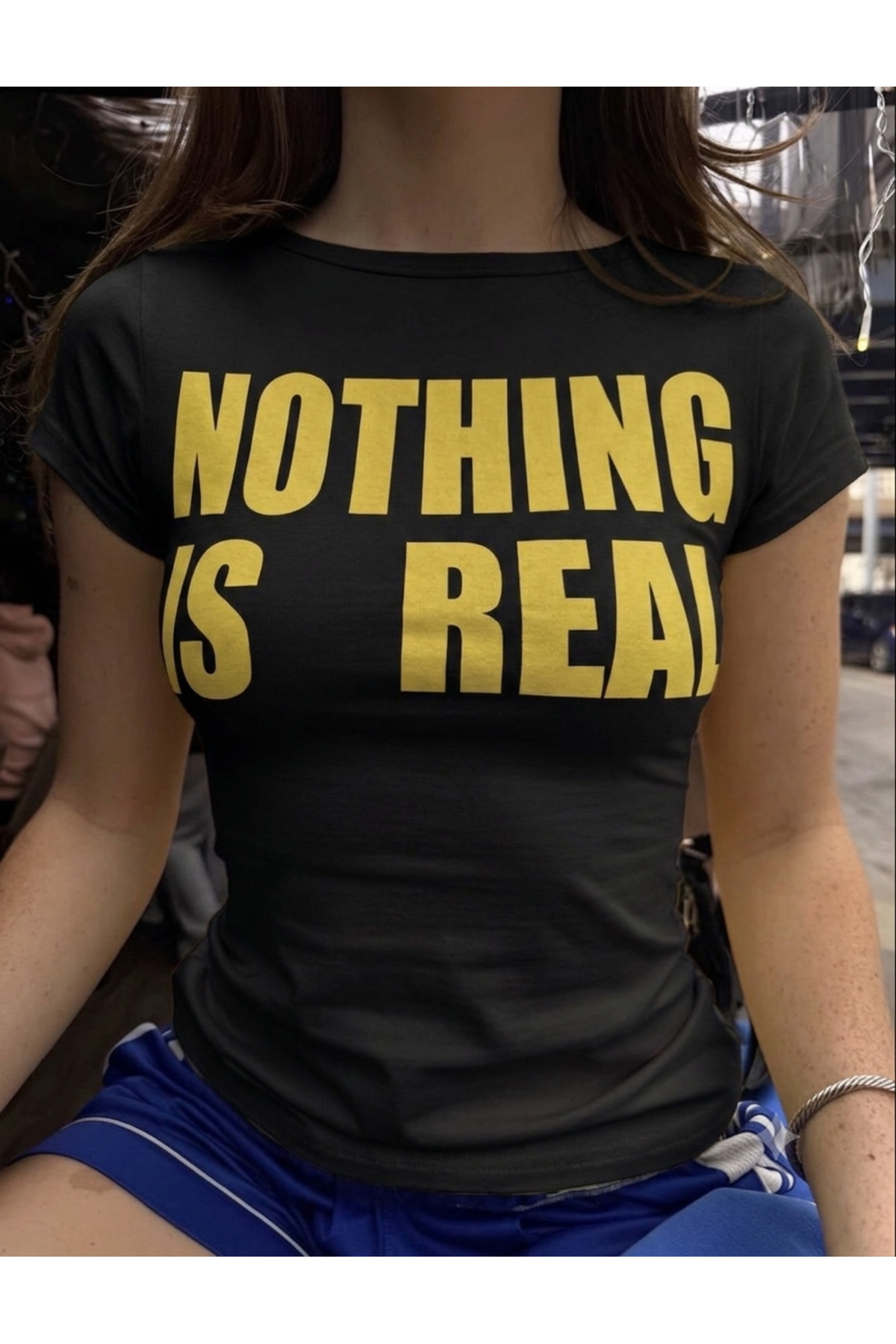 manicsellout "Nothing Is Real" Baskılı Kadın Crop Tişört - Y2K Baby Tee Sarı Yazılı Siyah Tişört görsel 3
