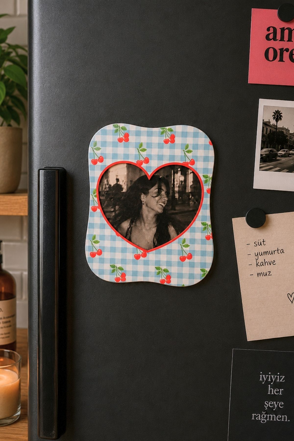 Kirazlı Magnet Fotoğraf Çerçevesi – Kalpli