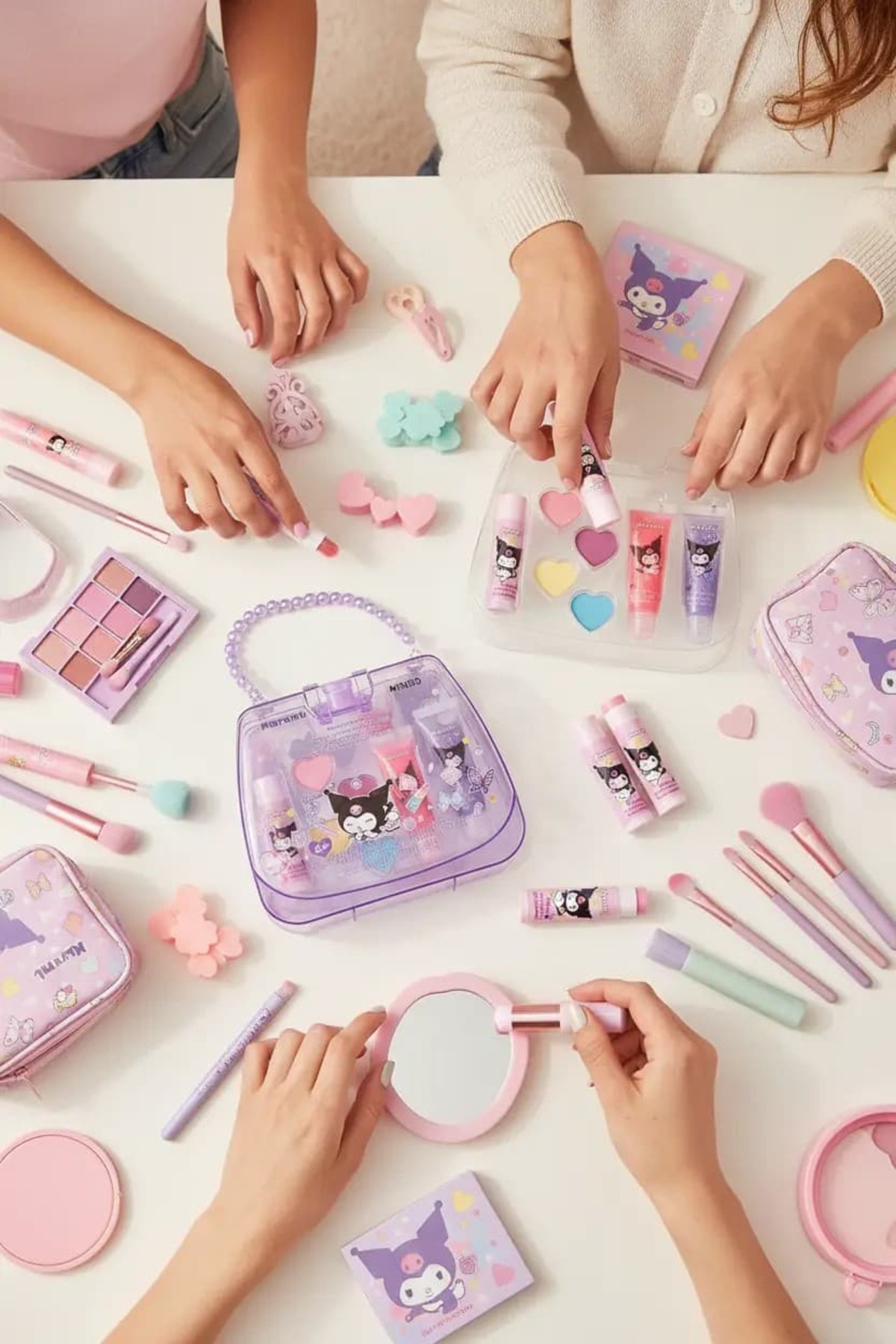 SANRIO Lisanslı Kuromi Orta Boy Çanta Şeklinde Makyaj Seti – Eğlenceli Tasarım — 2024984010105