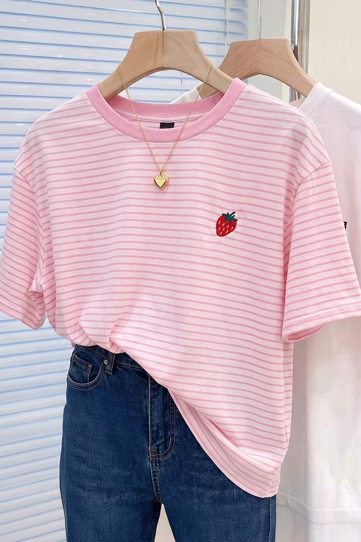 Trendyolmilla Pembe Çizgili Regular Bisiklet Yaka Düşük Kol Kısa %100 Pamuk Örme T-Shirt TWOSS26TS00324