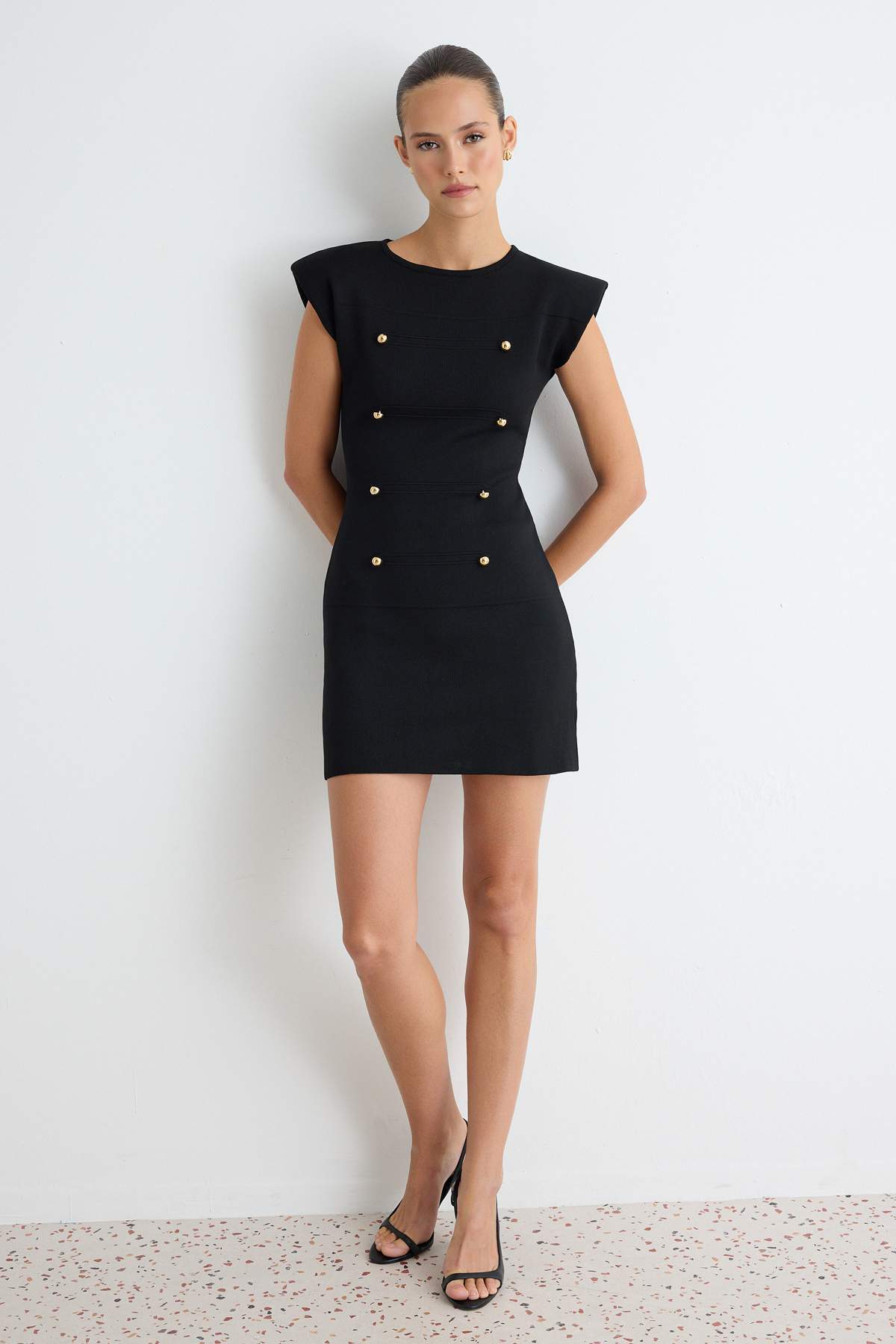 Trendyolmilla Siyah Düz Maxi Vücudu Saran/Fitted Vatkalı Düğme Detaylı Triko Elbise TWOSS26EL01241