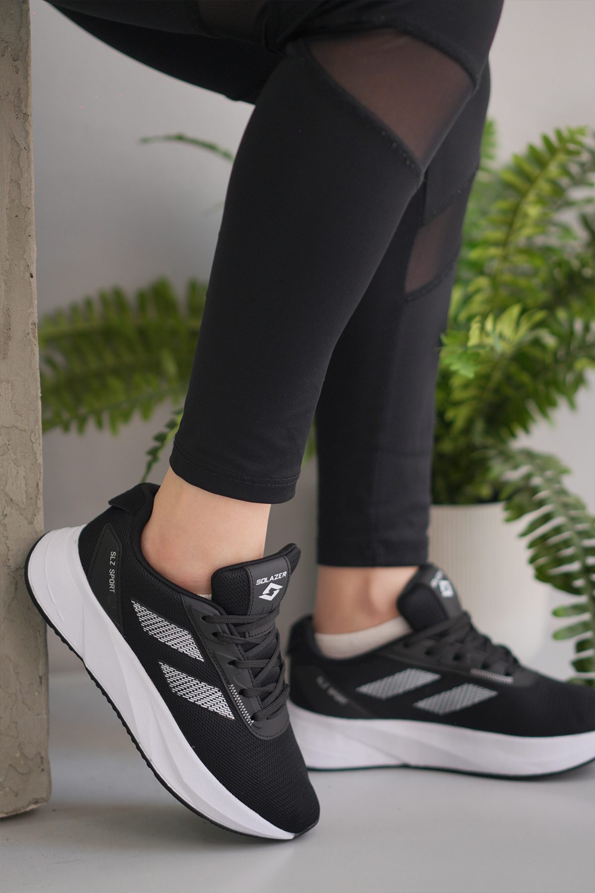 Women's Black and White Sneaker Casual Sports Shoes 052