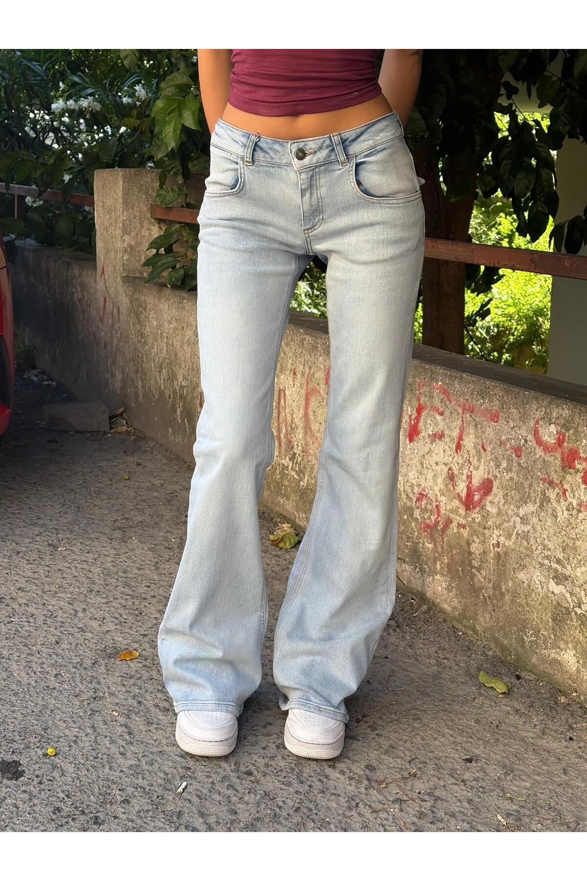Messy Girls Açık Mavi Arka Cep Detaylı Flare Paça Düşük Bel Jean görsel 4