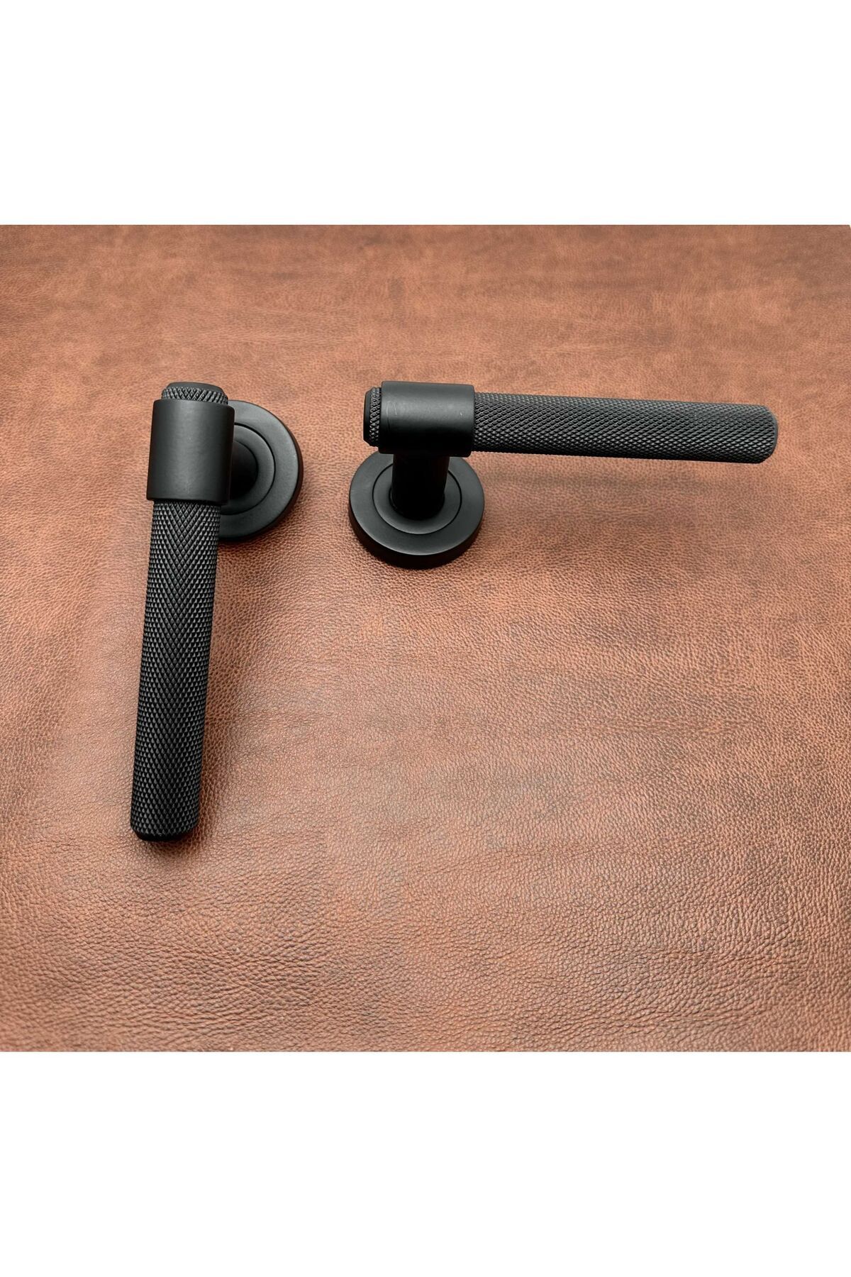 KOLDOOR Özen Handles ZK62 Posh Punch Mat Siyah Rozetli Oda Kapı