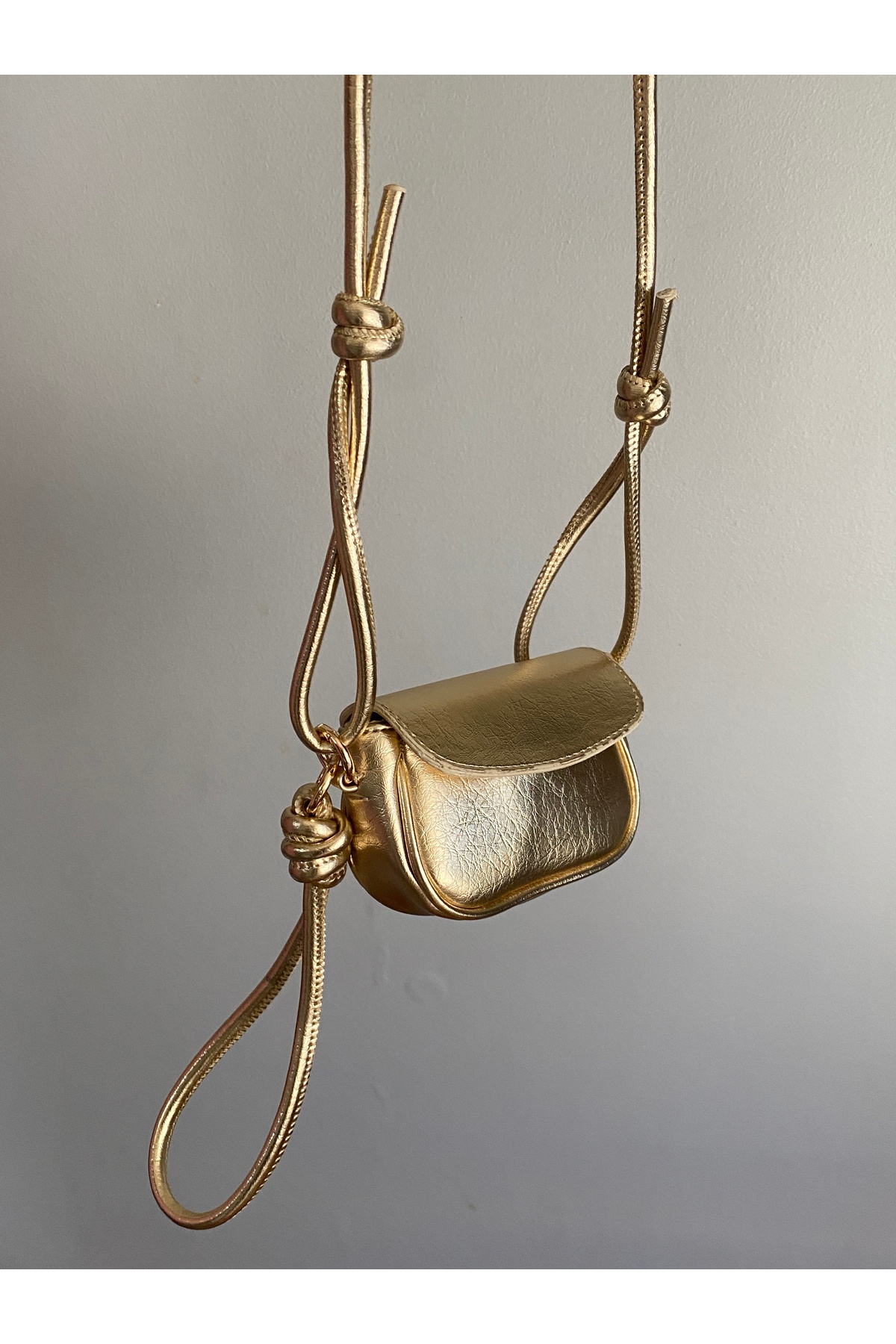 Altın WOLE Bilek ve Çapraz Askılı Modern Tasarım Kadın Çantası 11x15