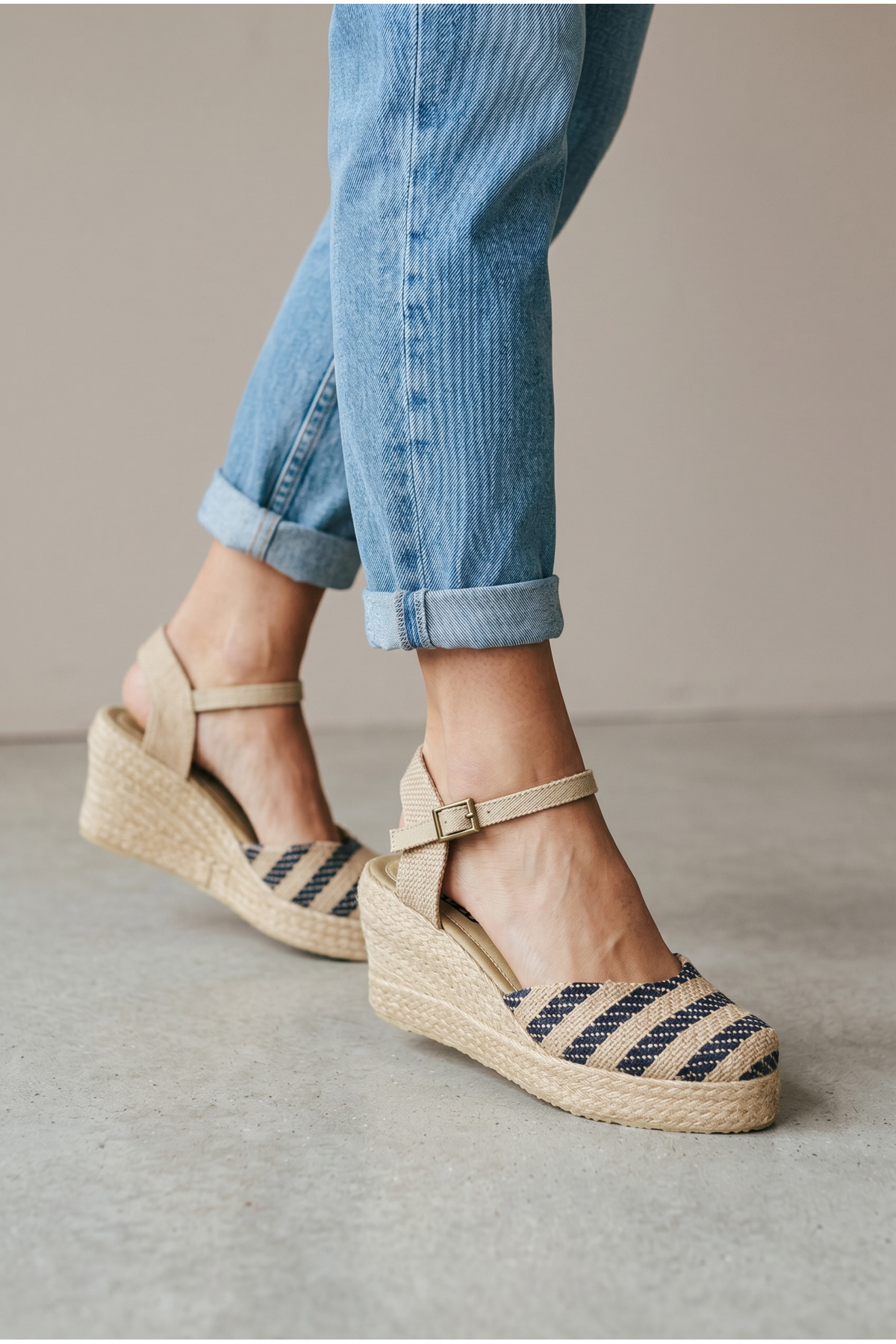 Y&D Shoes Doğal Hasır Siyah Çizgili Dolgu Topuk Ayakkabı görsel 3