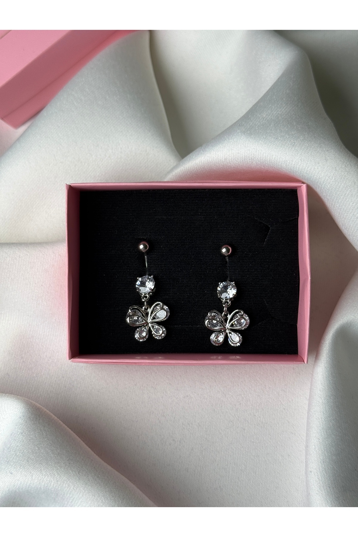 Sallantılı Kelebek Piercing 2