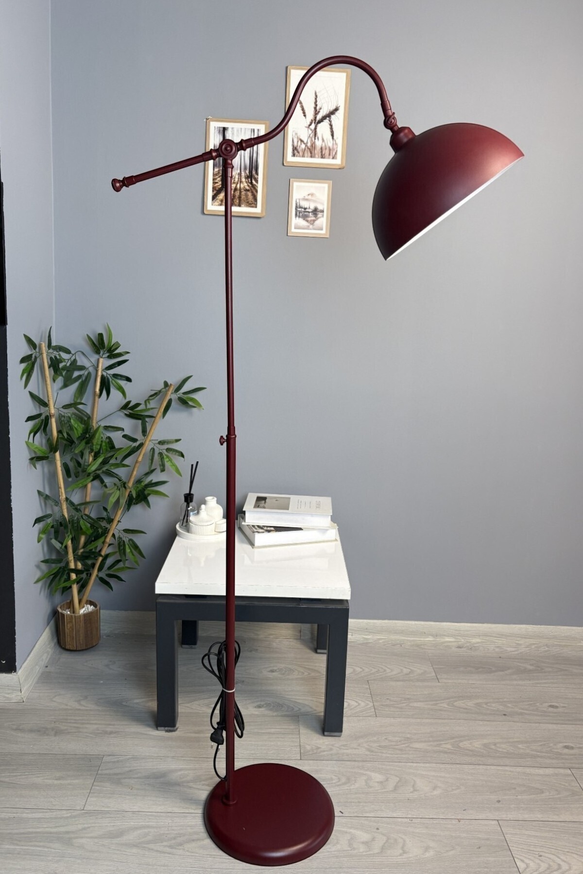Cherry Rotten Pendulum Body Floor Lamp Moving Head Modern Decorative Metal Floor Lamp