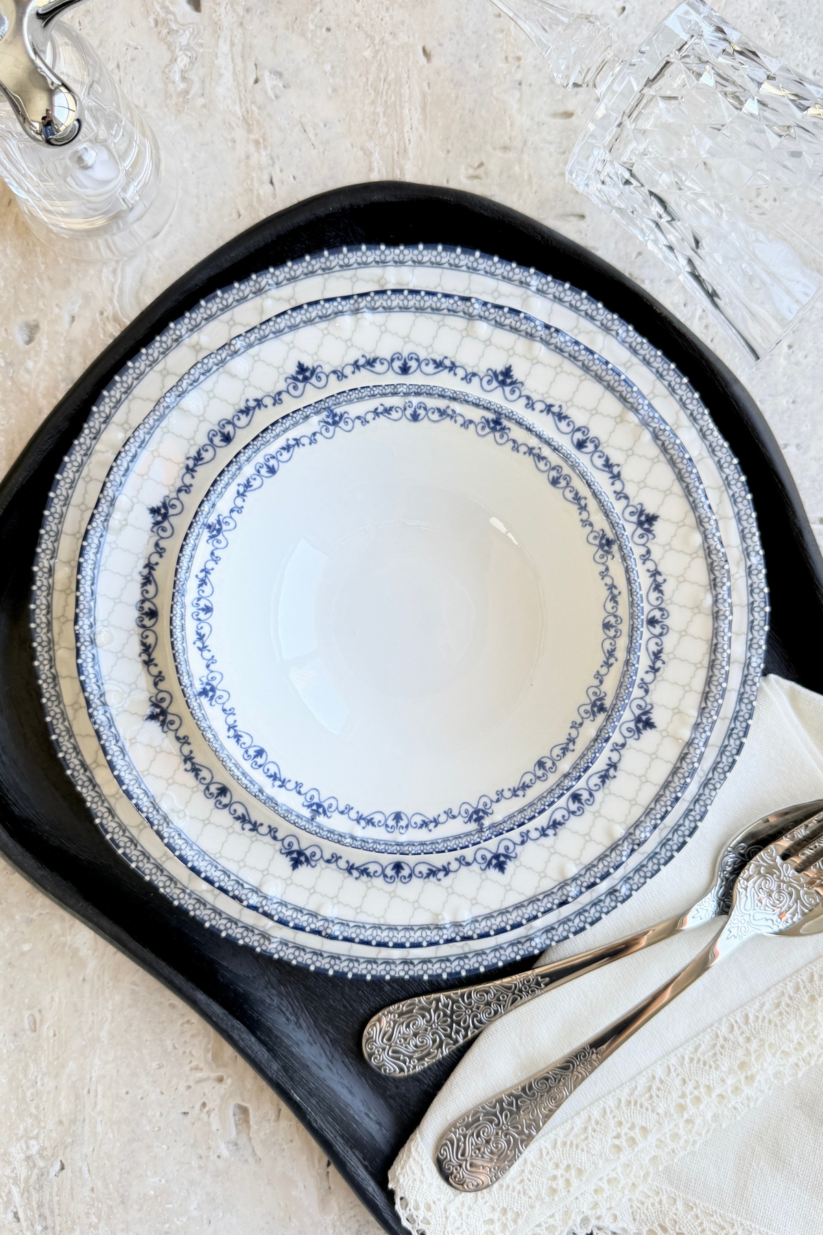 Victoria 24-Piece Premium Porcelain Dinnerware Set for 6 Blue Gray Pattern Vintage Pattern