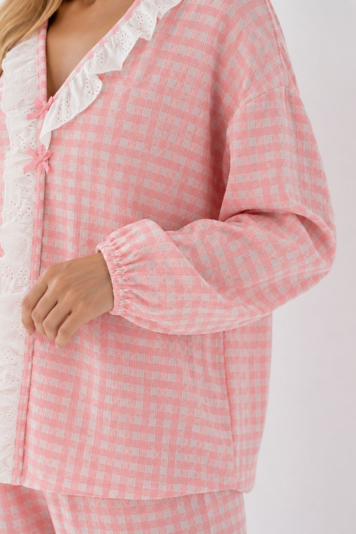 BELLA NOTTE Pembe Beyaz Pötikare Fisto Fırfır Detaylı Uzun Kollu Pijama Takımı görsel 3