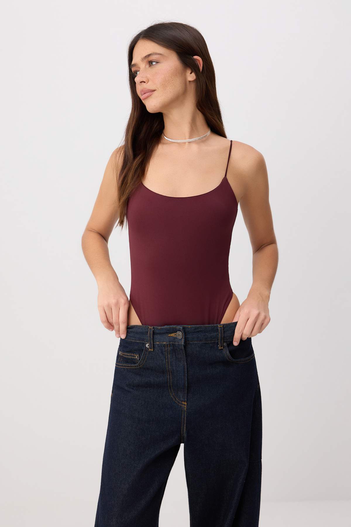 Trendyolmilla Bordo Fitted/Vücuda Oturan İp Askılı Havuz Yaka Esnek Örme Body TWOSS26BD00038