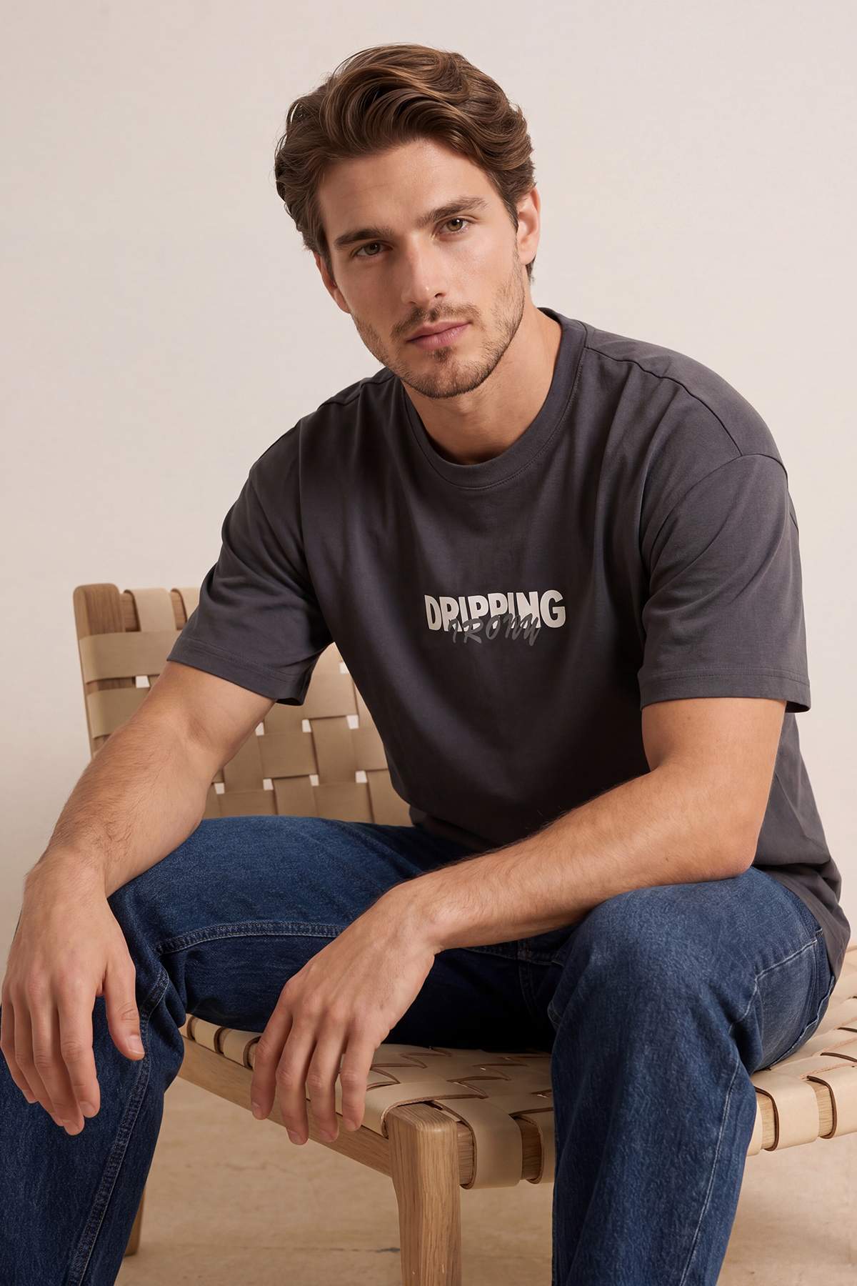 Trendyolmilla Man Antrasit Oversize/Geniş Kalıp Tok Kumaş Slogan Baskılı T-Shirt TMNSS26TS00074