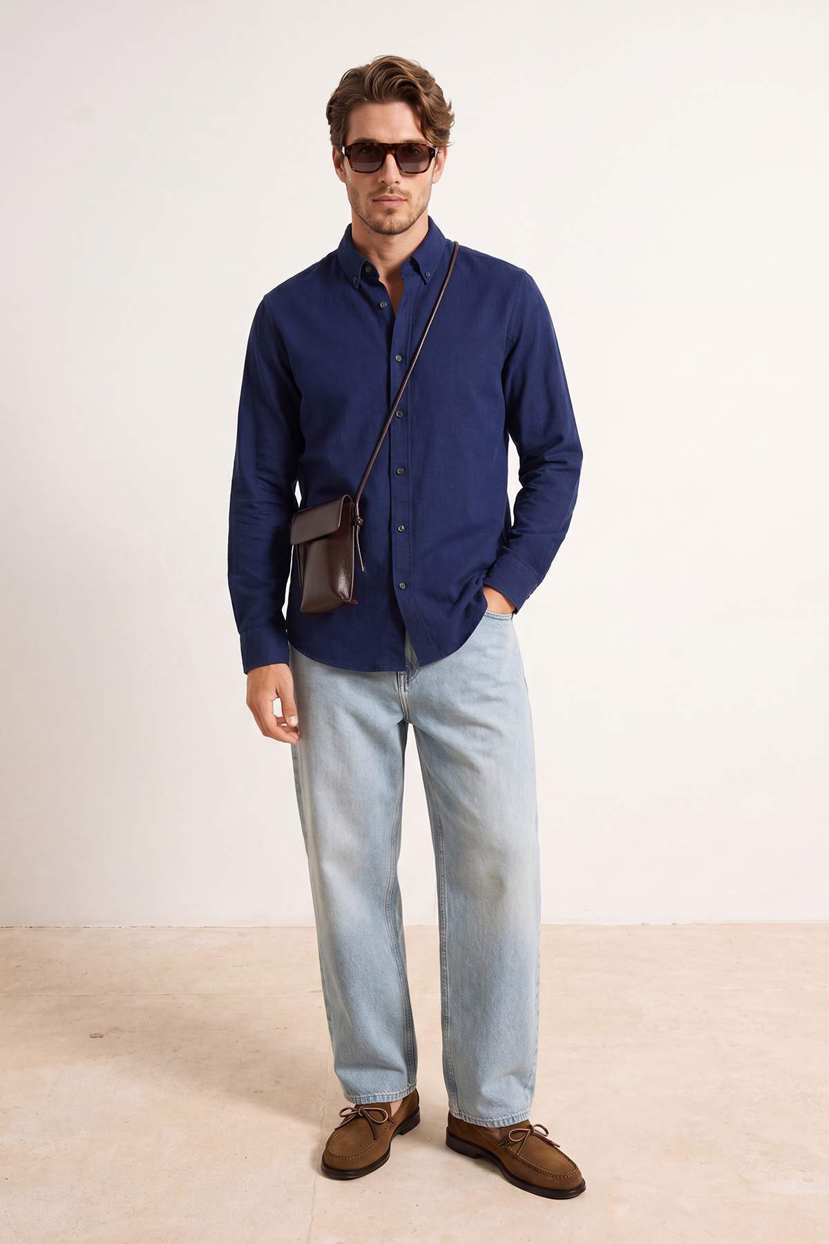 Trendyolmilla Man Lacivert Normal Kalıp/Regular Fit Terletmez Kırışmaz Erkek Gömlek TMNSS26GO00044