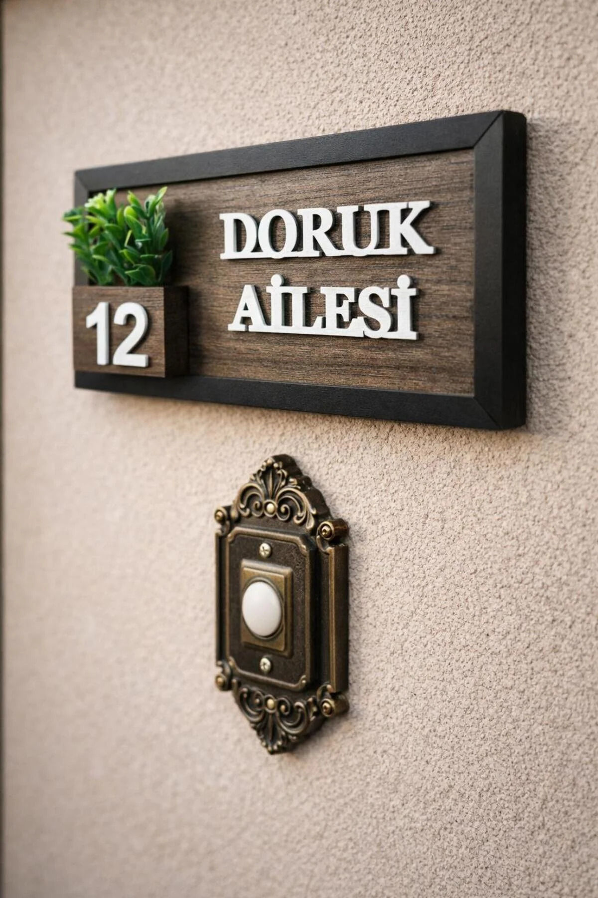 Kişiye Özel Ahşap Kapı İsimliği Çiçekli – 10x20 cm MDF Dekoratif Kapı Tabelası