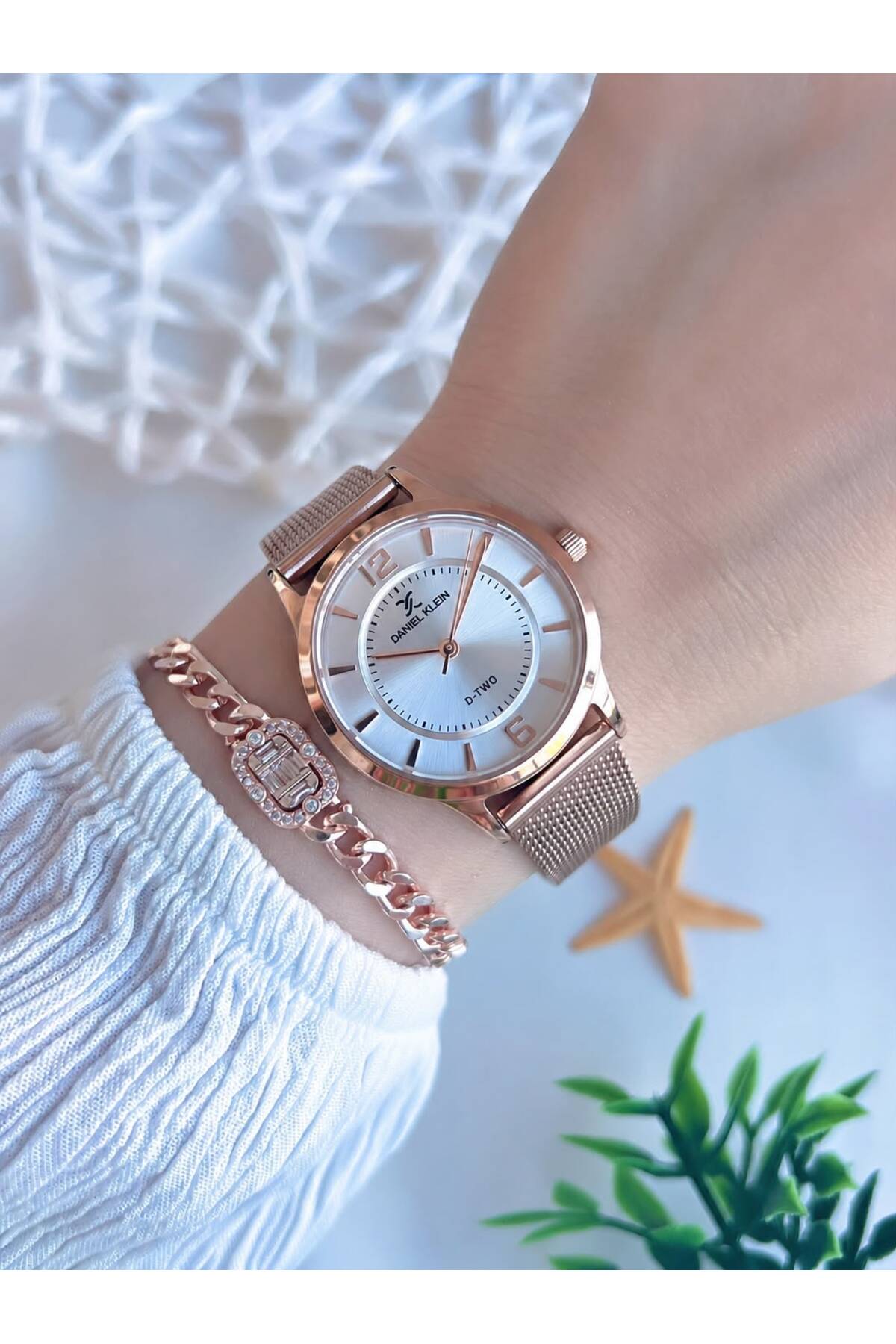 24 Months Warranty Rose Gold Mesh Steel Unshaded Strap 30 Mt Waterproof Wrist Watch Bracelet