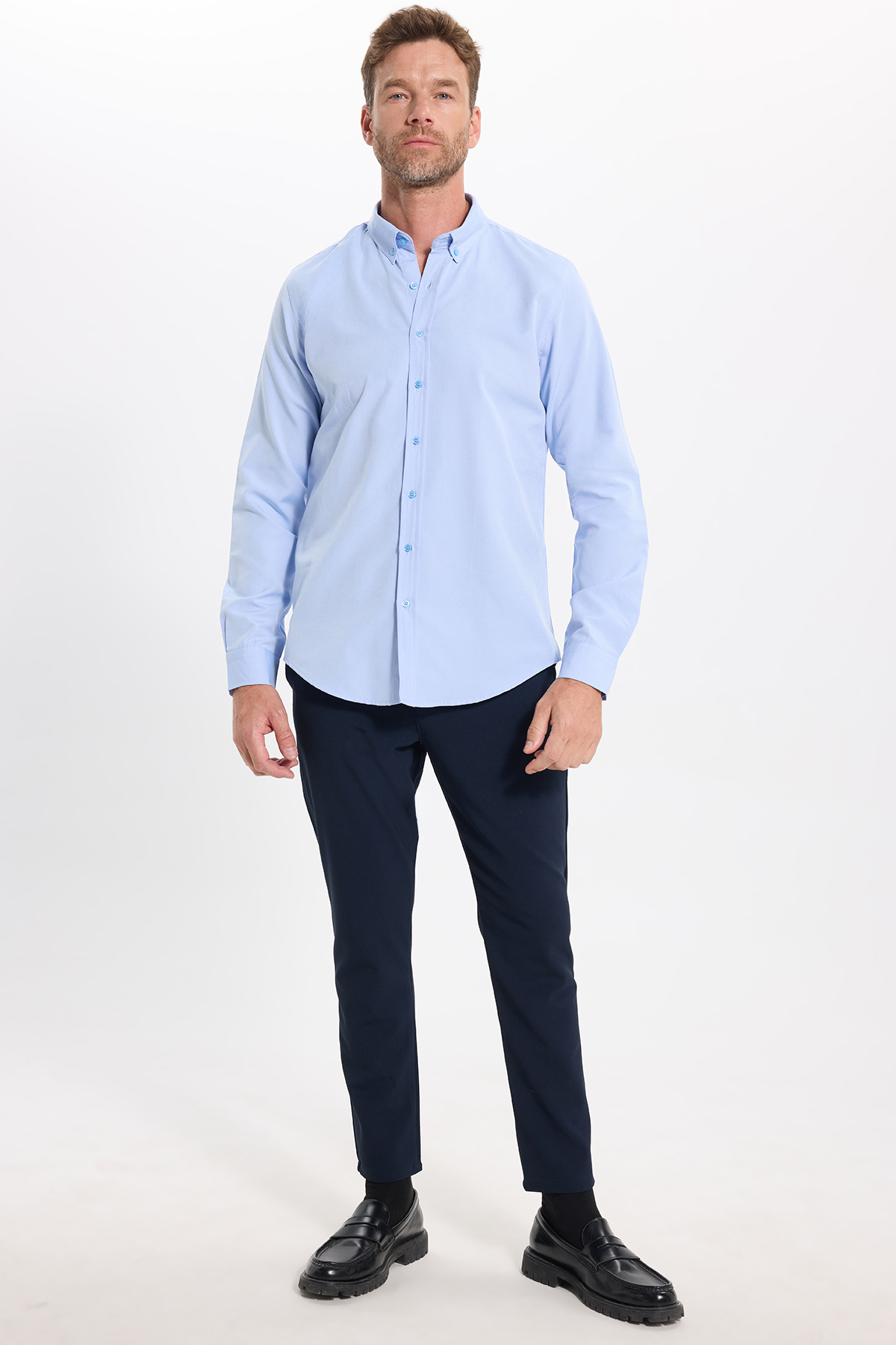 Tudors Erkek Slim Fit Dar Kesim Uzun Kollu Pamuklu Oxford Doku Kolay Ütülenebilir Mavi Düğmeli Yaka Gömlek görsel 2