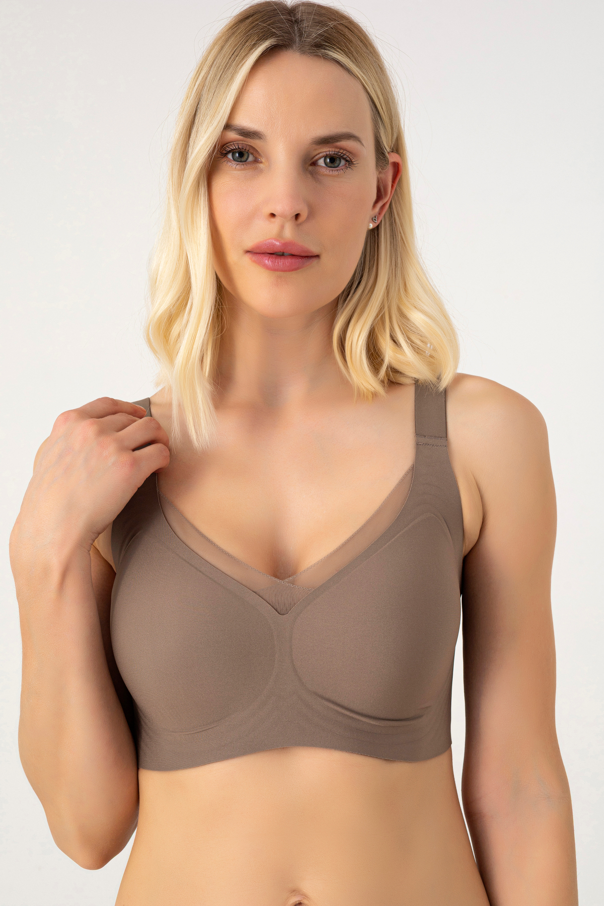 Plus Size C Cup Seamless Laser Bra with Removable Pad 2225