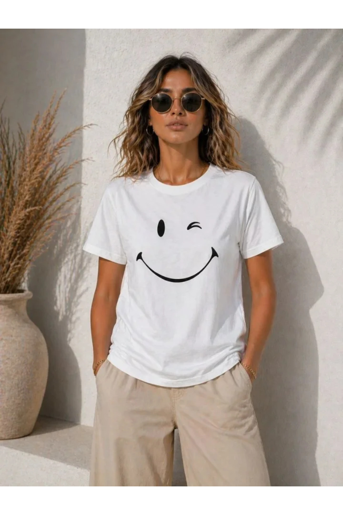 Minimal Gülümseyen Yüz Baskılı Tişört Kısa Kol Yazlık T-Shirt - Beyaz alternatif görünüm