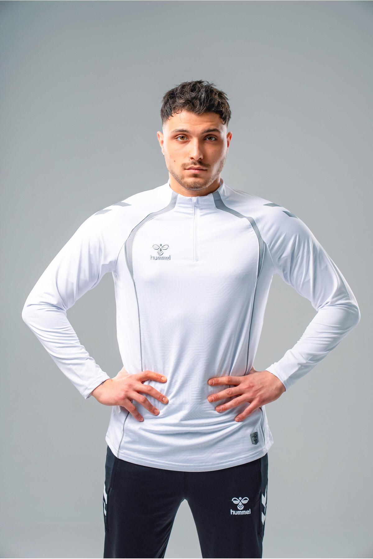 تاپ ورزشی تارگت مدل Workout سفید هامل ست لباس و شلوار ورزشی hummel
