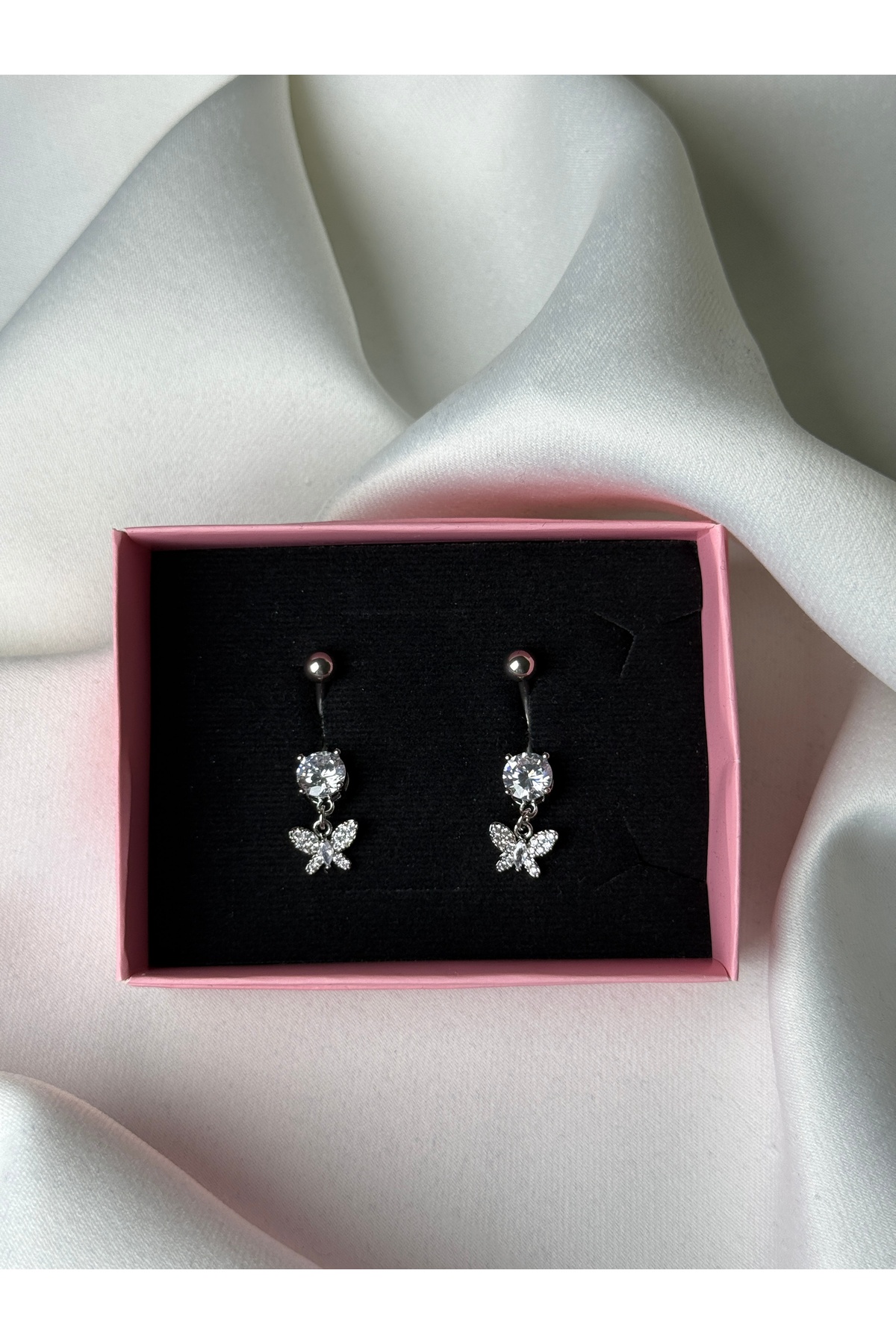 Sallantılı Kelebek Piercing
