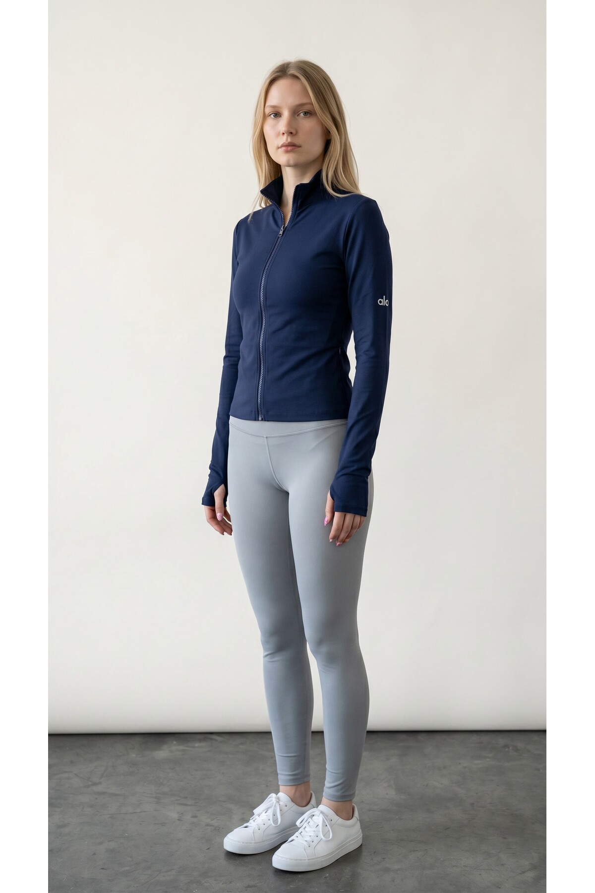 RİVARAPREMIUM Kadın Lacivert Dik Yaka Fermuarlı Slim Fit Aktif Spor Ceketi - Parmak Geçirmeli (Mom Parmak Koşu ve Fitness Üstü görsel 5