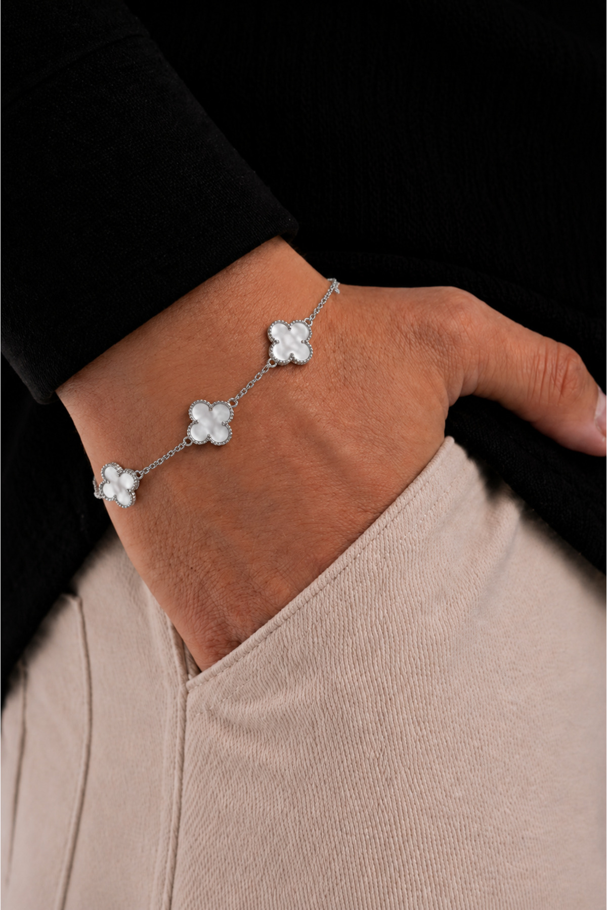 Nutly Accessories Erkek Yonca Model Bileklik Beyaz Taşlı Gümüş Renk Çelik Bileklik Şans Yonca Minimal Zarif Bileklik