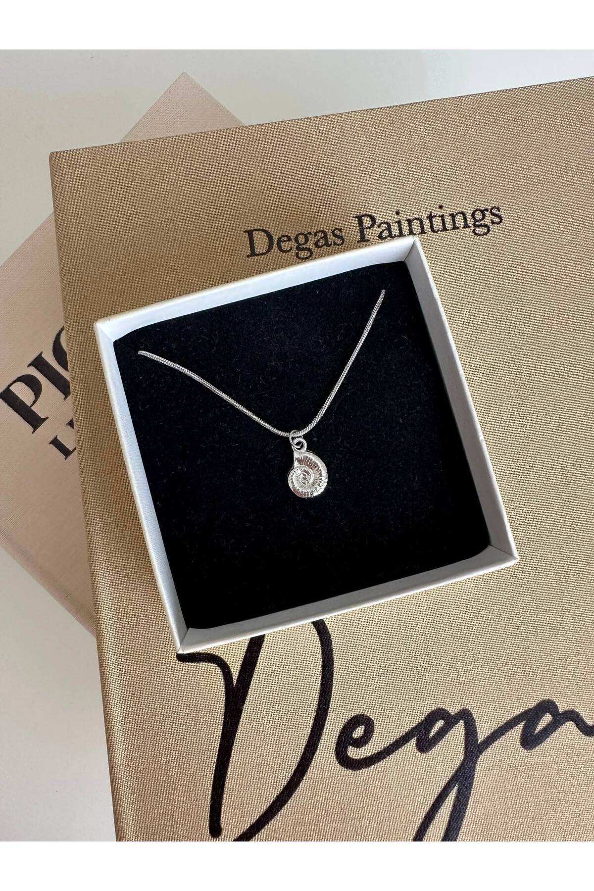 Mini Deniz Kabuğu Charm Çelik Zincirli 45 cm Yazlık Gümüş Kolye - Detay Görseli 2