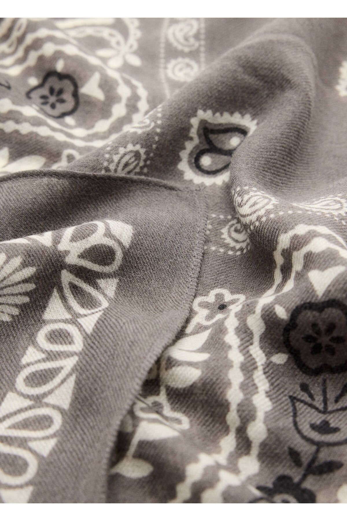 MANGO Woman Paisley desenli fularPaisley desenli fular