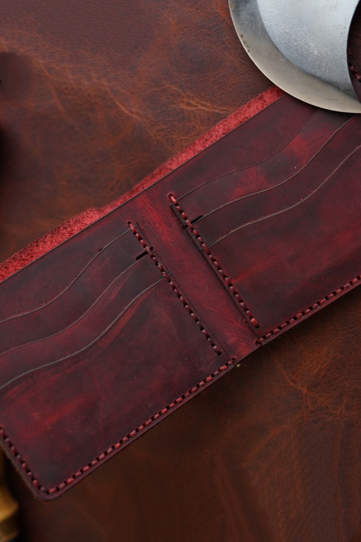کیف پول مردانه چرمی دست ساز قرمز New Coast Leather 1900's