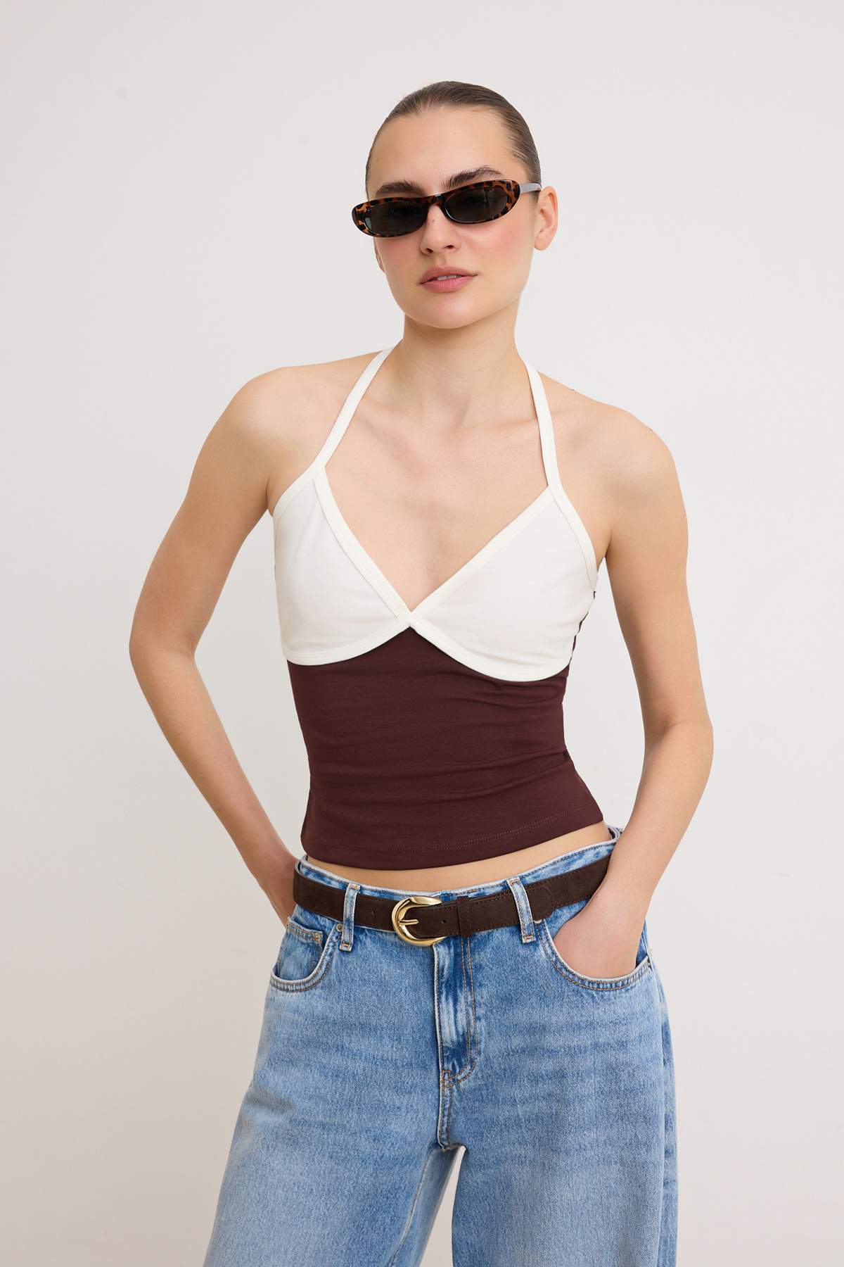 Trendyolmilla Çok Renkli Fitted/Vücuda Oturan V Yaka Kolsuz Pamuklu Esnek Örme Bluz TWOSS26BZ00881