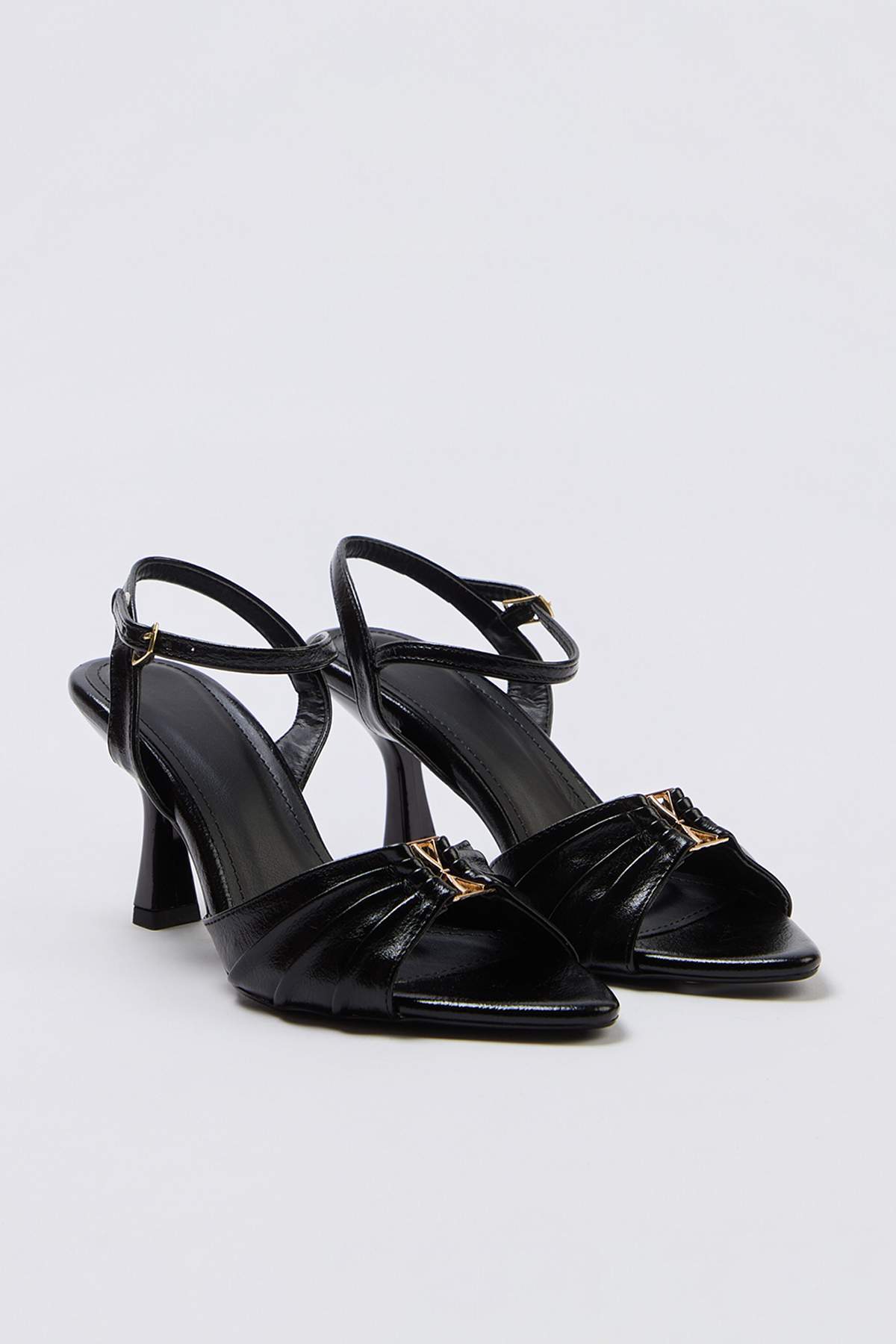 Trendyol Shoes Black Buckle Detailed Women's Classic Heeled Shoes Takss26To00107