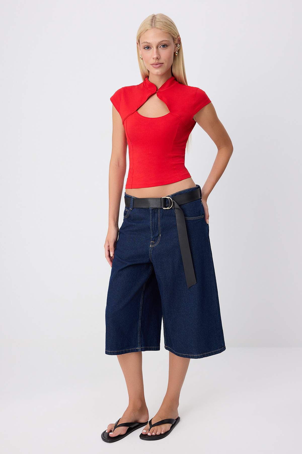 Trendyolmilla Kırmızı Düz Fitted/Vücuda Oturan Hakim Yaka Ay Kol Biye Detaylı Pamuklu Örme Bluz TWOSS26BZ01003