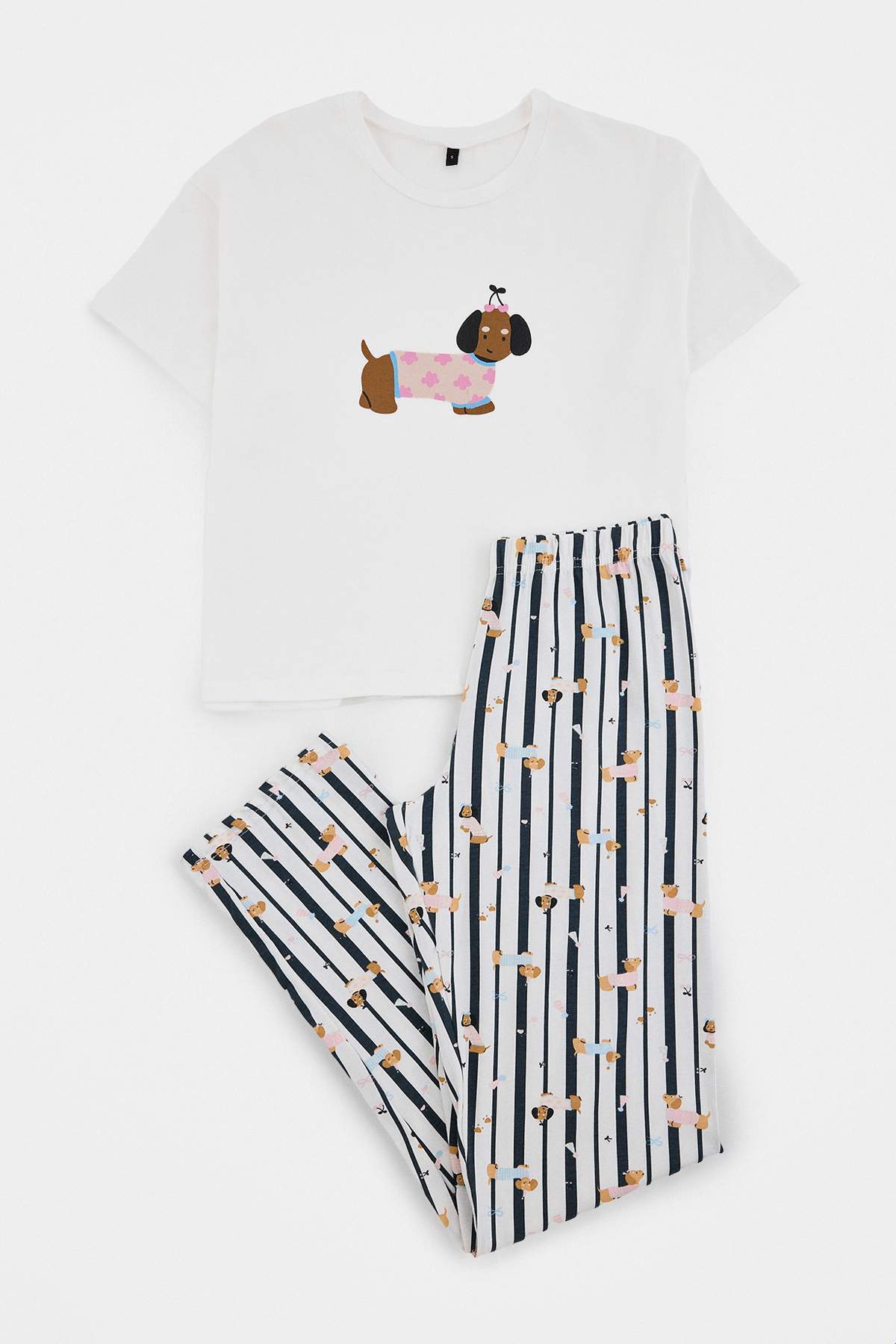 Trendyolmilla Beyaz Yumuşak Tuşe Likralı Köpek Desenli Örme Pijama Takımı THMAW27PT00025