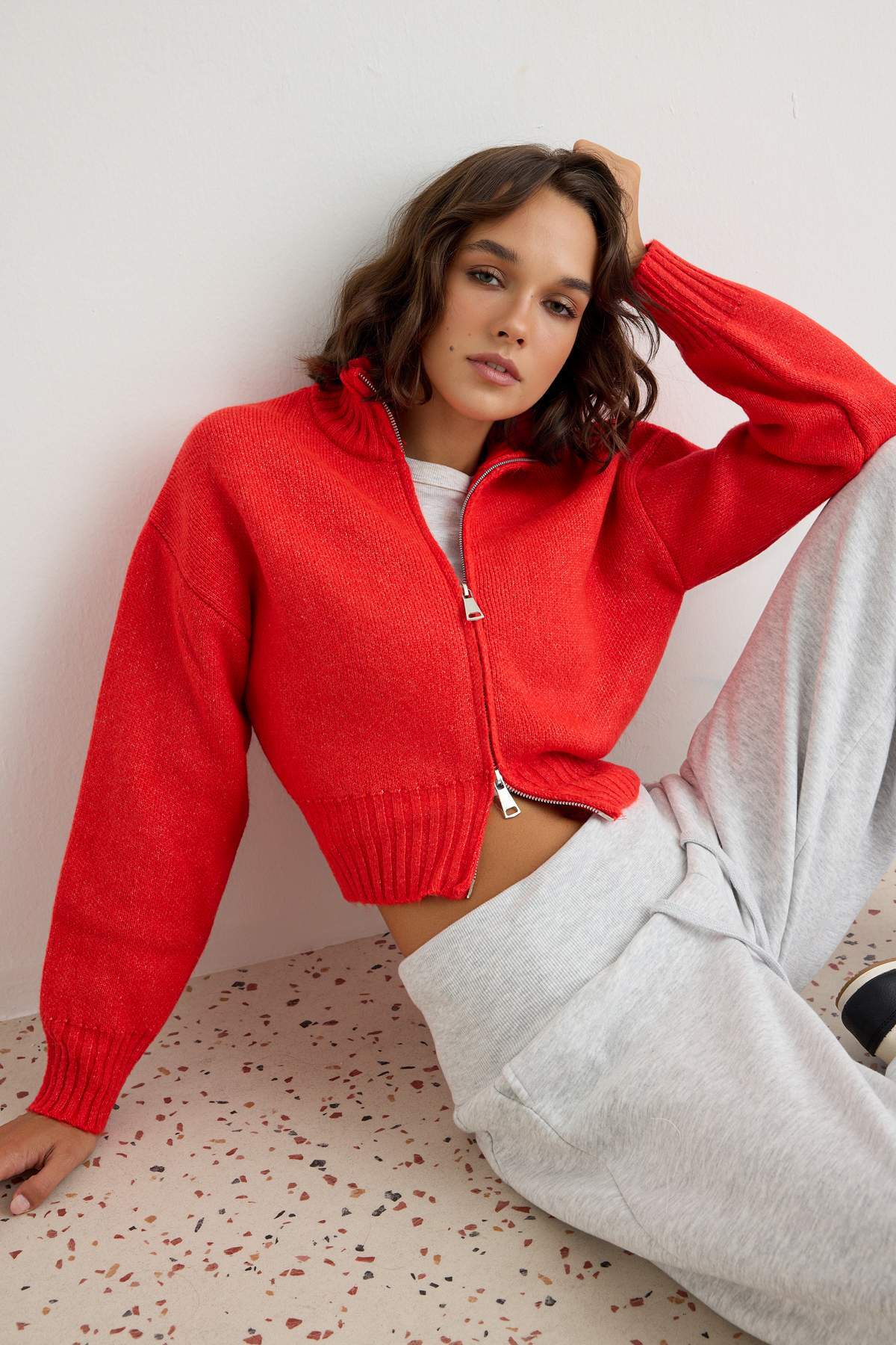 Trendyolmilla Kırmızı Dik Yaka Crop Bele Oturan Triko Hırka TWOAW27HI00192