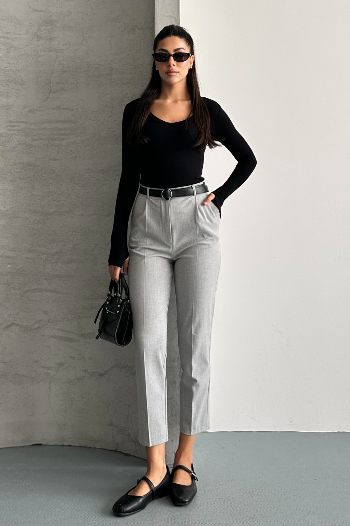 macharel jeans Kadın Dar Paça Pileli Kemerli Kumaş Sıgaret Gri Pantolon görsel 5