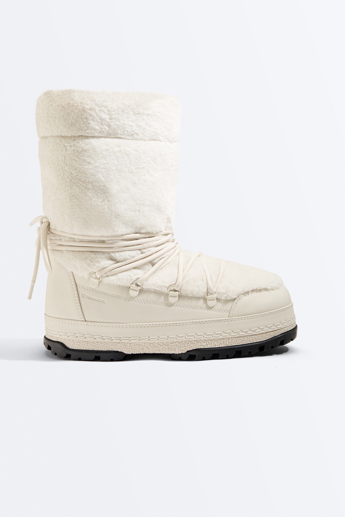 Technical boots with lace-up fur