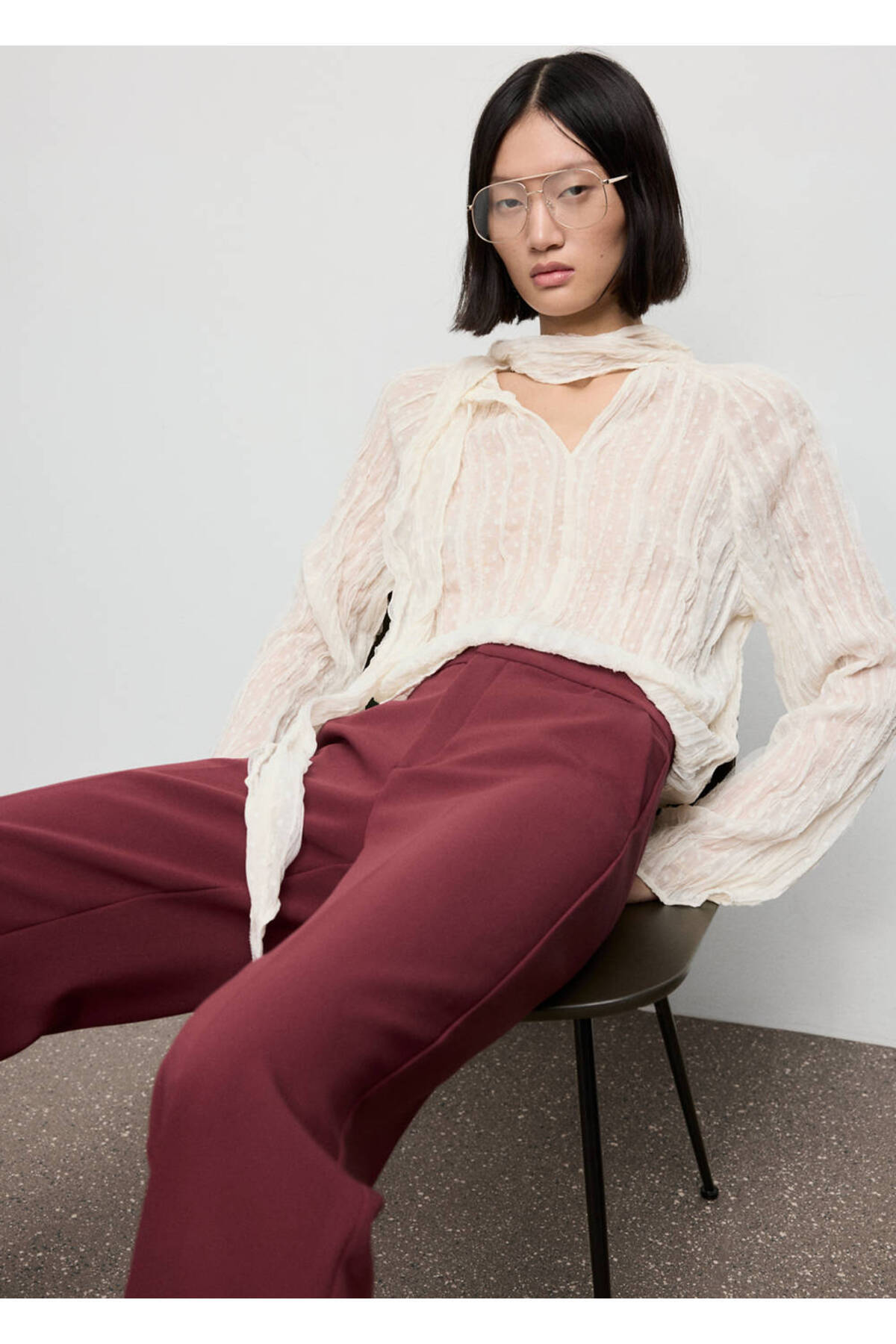 MANGO Woman Yüksek bel düz kesim pantolon görsel 7