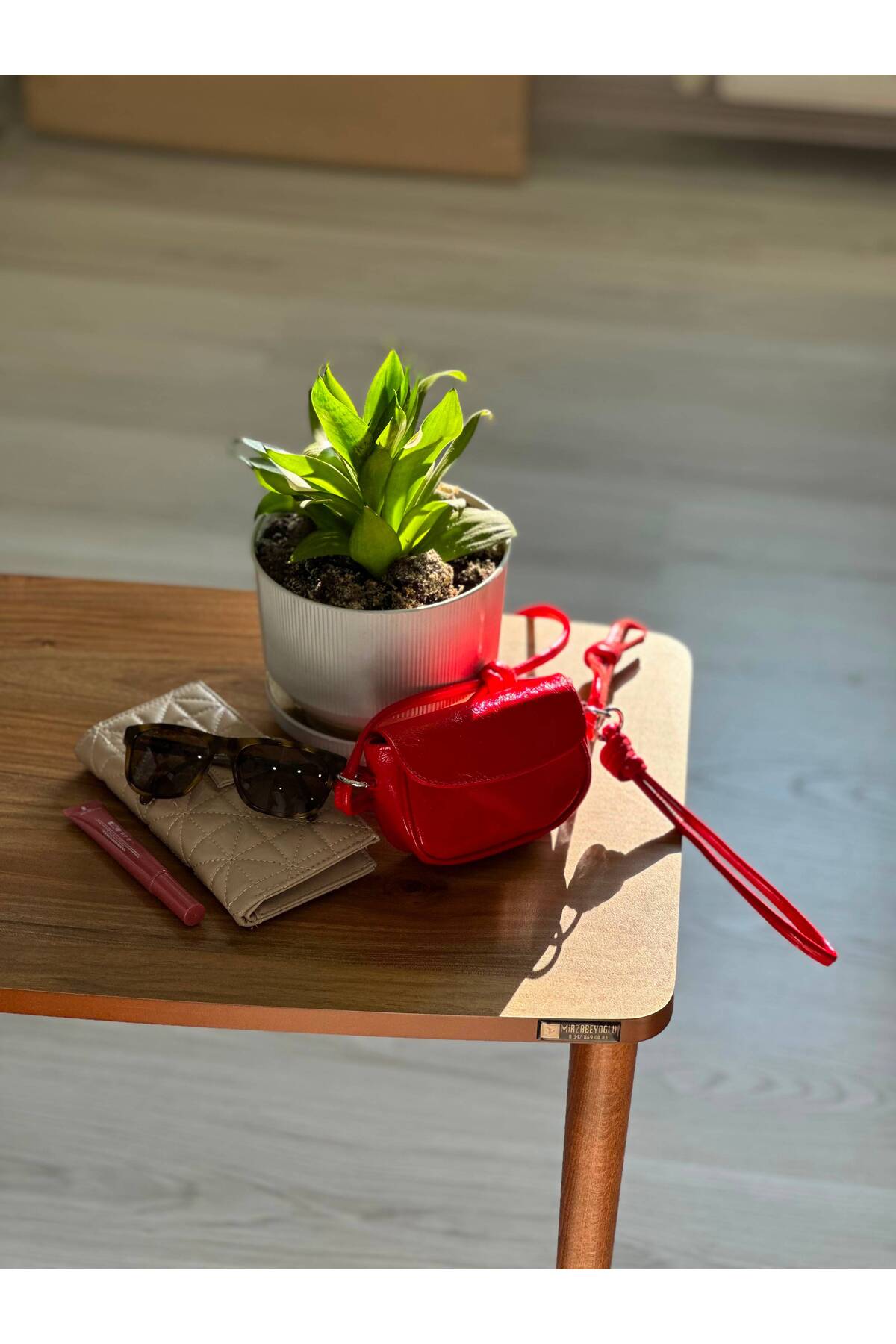 Kırmızı WOLE İçi Kartlık Detaylı Astarlı , Bilek ve Çapraz Askılı Modern Tasarım Kadın Çantası 11x15 görünüm 4