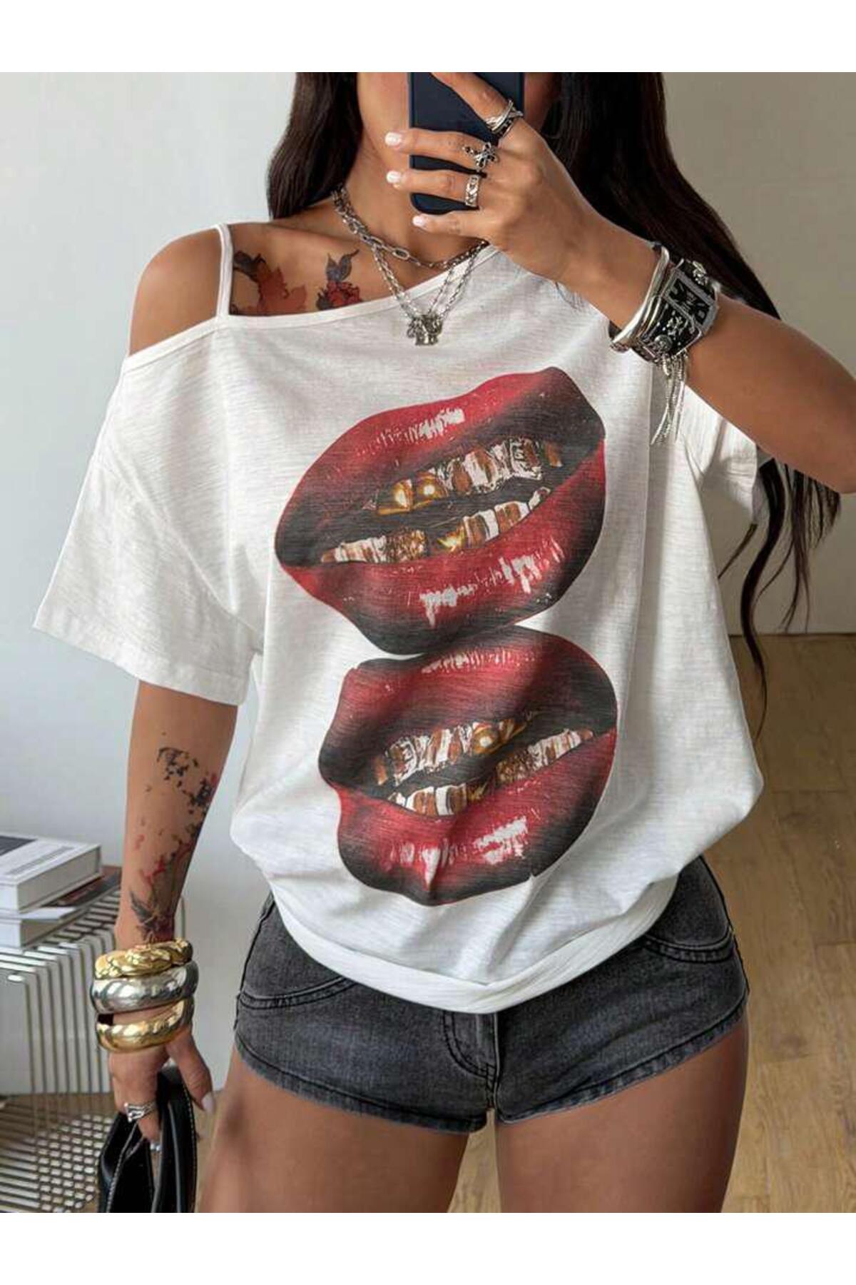 Women's Yarn Detail Boat Neck Lip Printed Oversize 100% Cotton T-shirt
