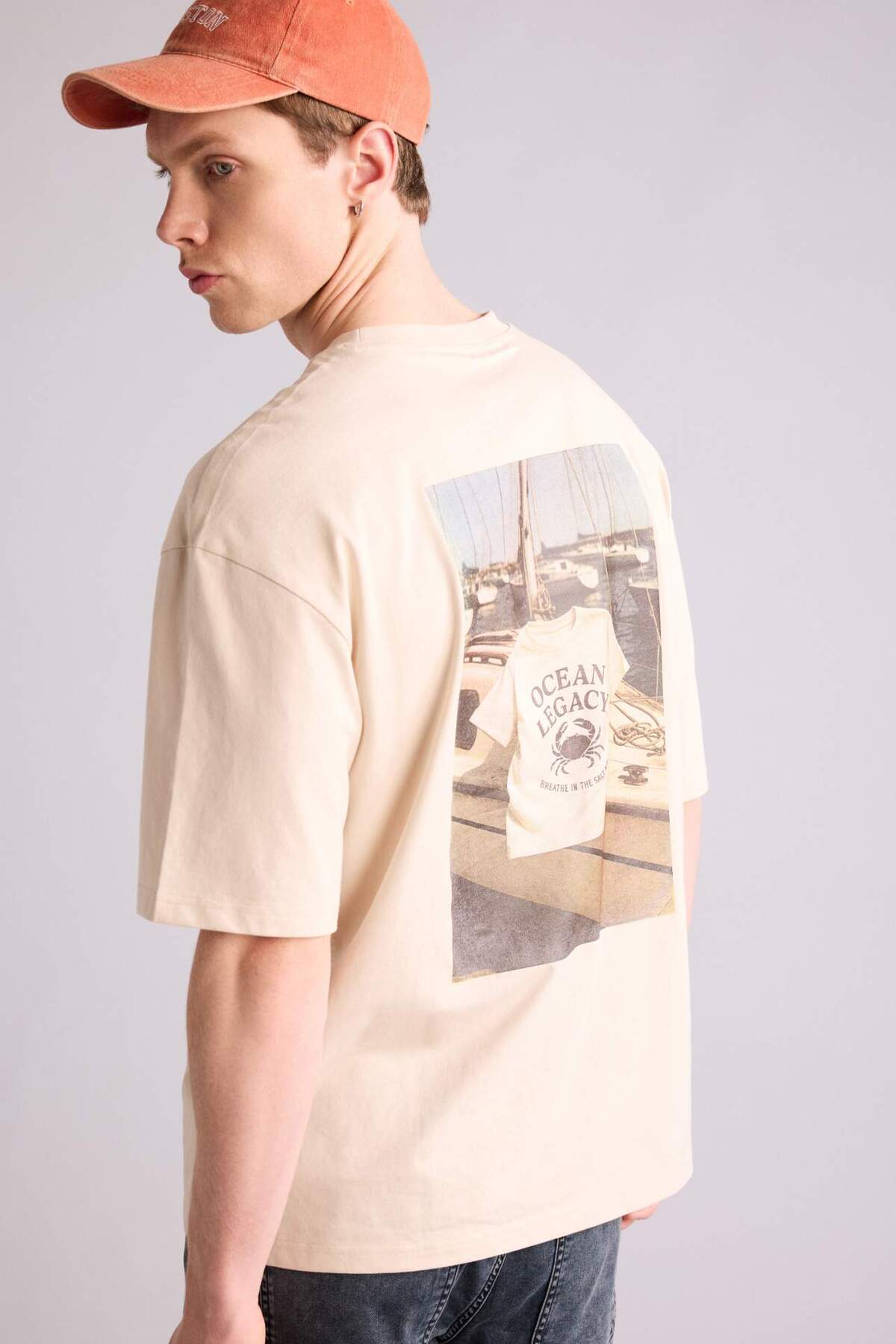 Defacto 100% Cotton Boxy Fit Back Print T-Shirt G5595Ax26Sm