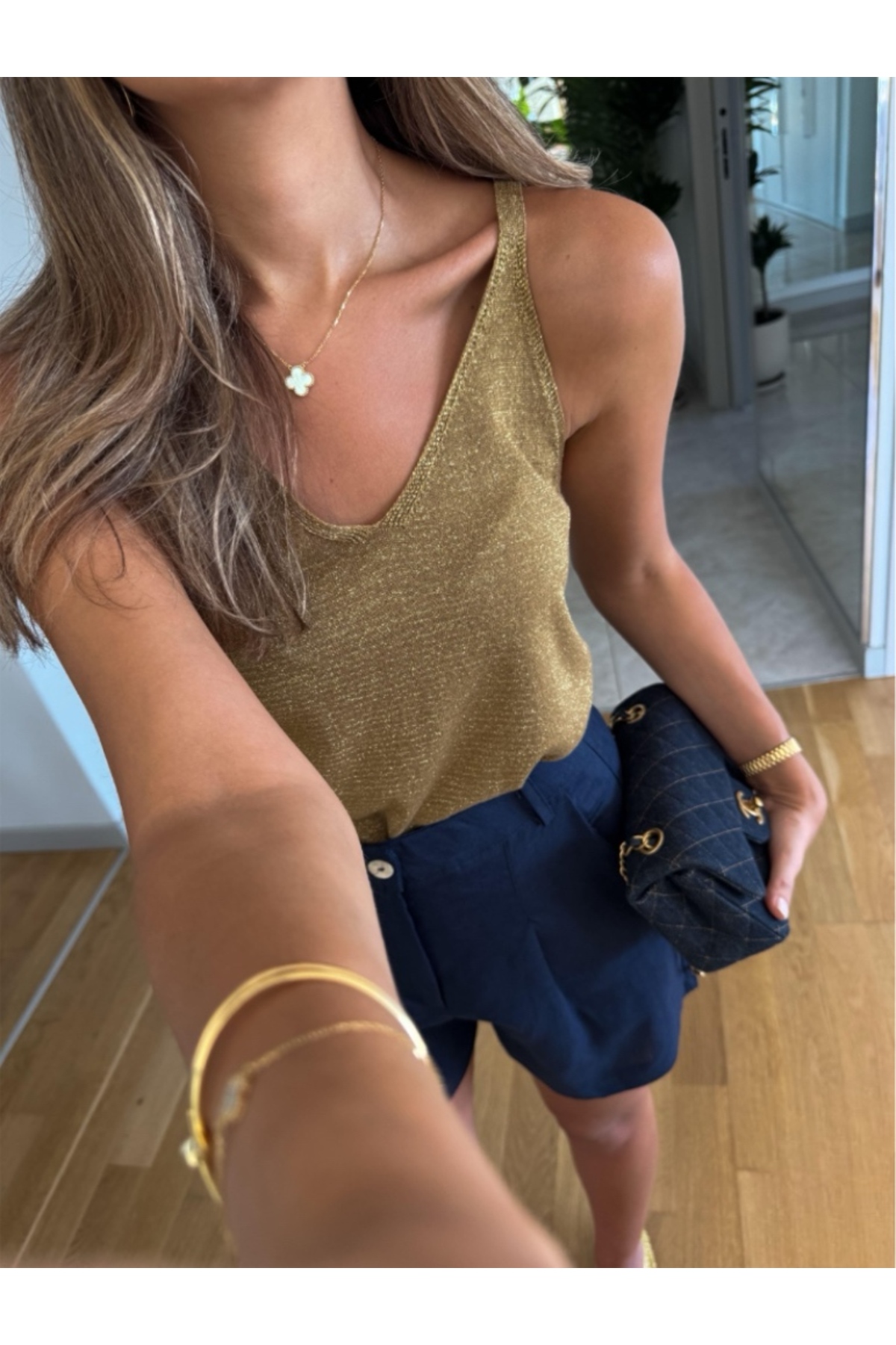 FEMMESTUDIO Kadın Gold Simli Askılı Triko Bluz görsel 4