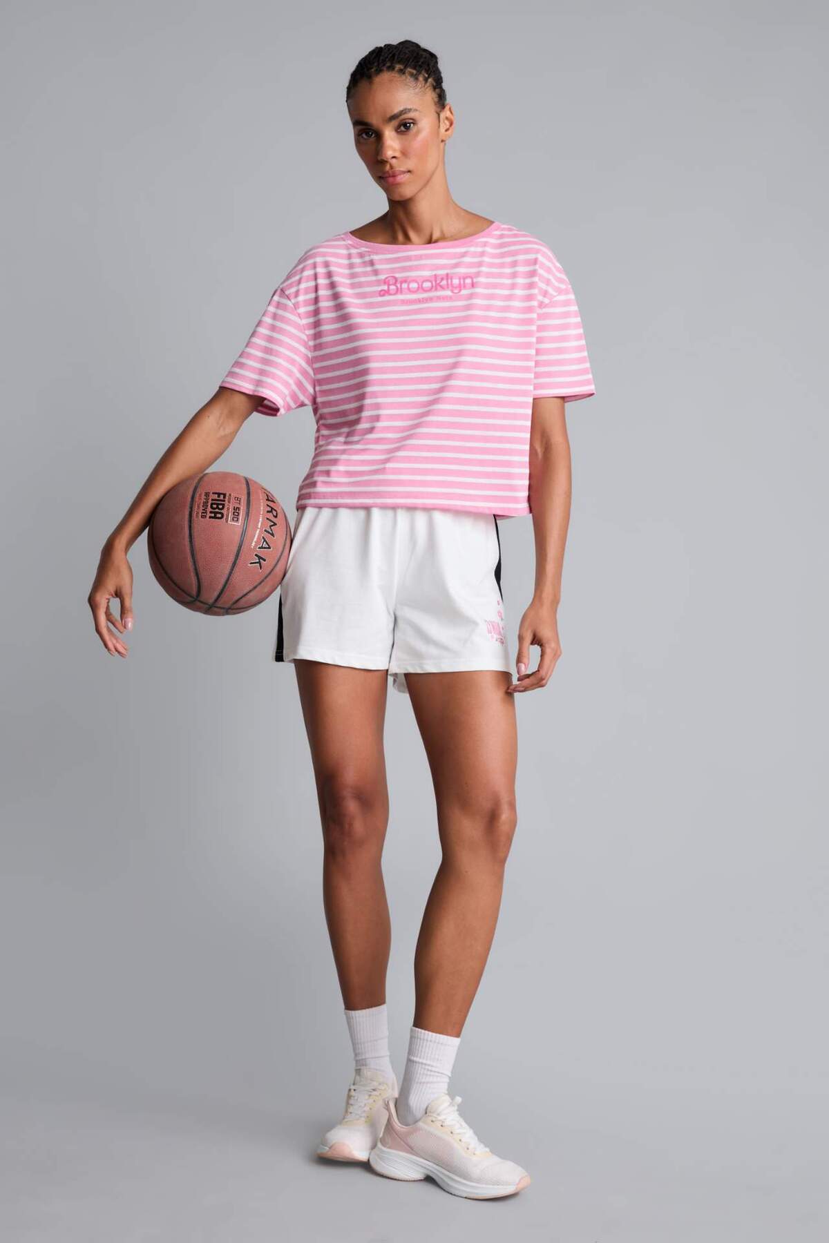 DeFacto NBA Brooklyn Nets Loose Fit Kayık Yaka Sporcu Kısa Kollu Tişört H9583AX26HS görsel 2