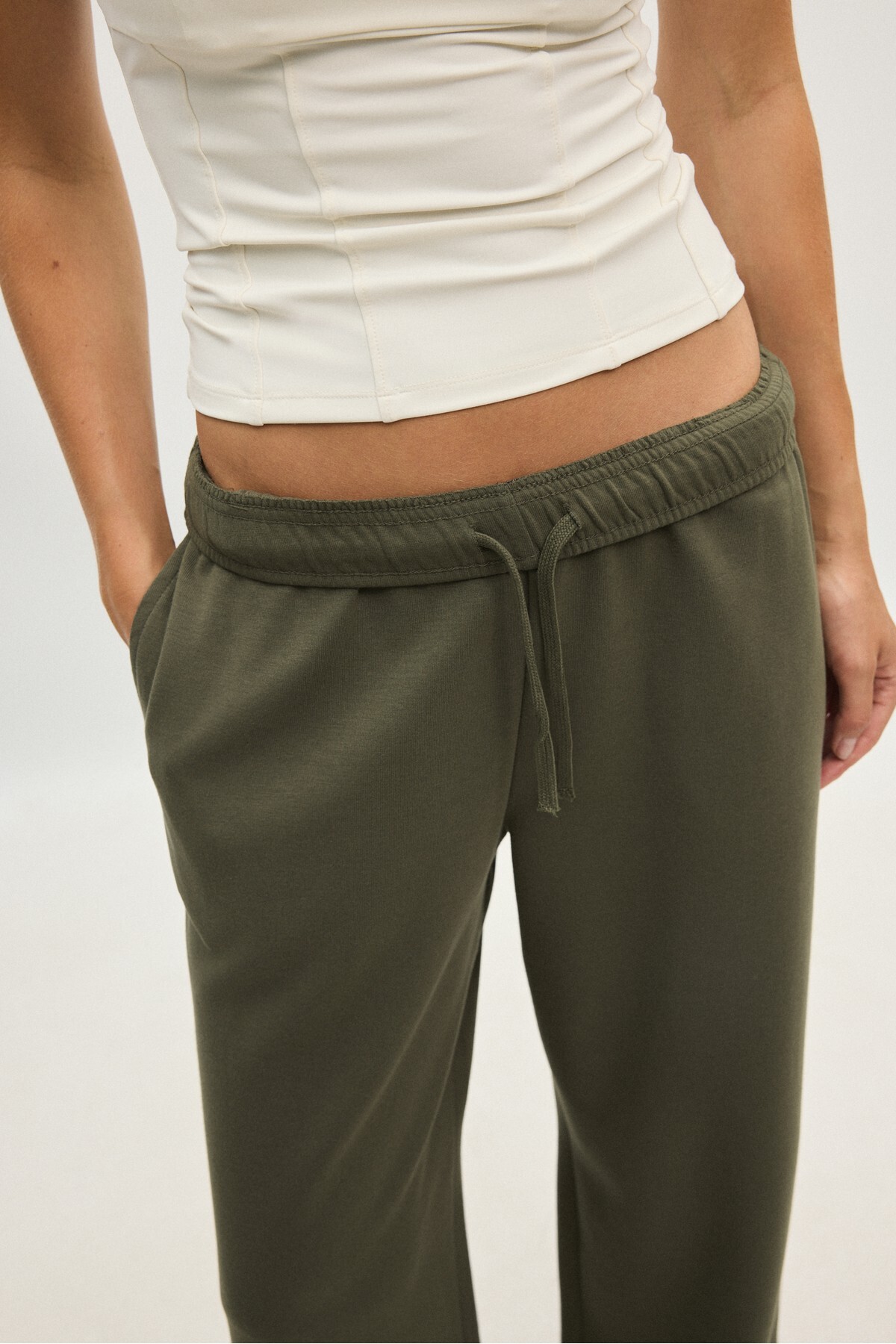 Stradivarius Geniş paça jogger pantolon görsel 4