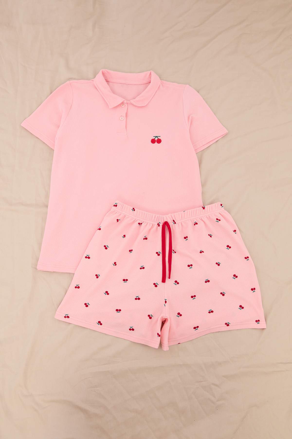 Trendyolmilla Curve Pembe Kiraz Desenli Yumuşak Tuşe Örme Büyük Beden Pijama Takımı TBBSS26AI00108