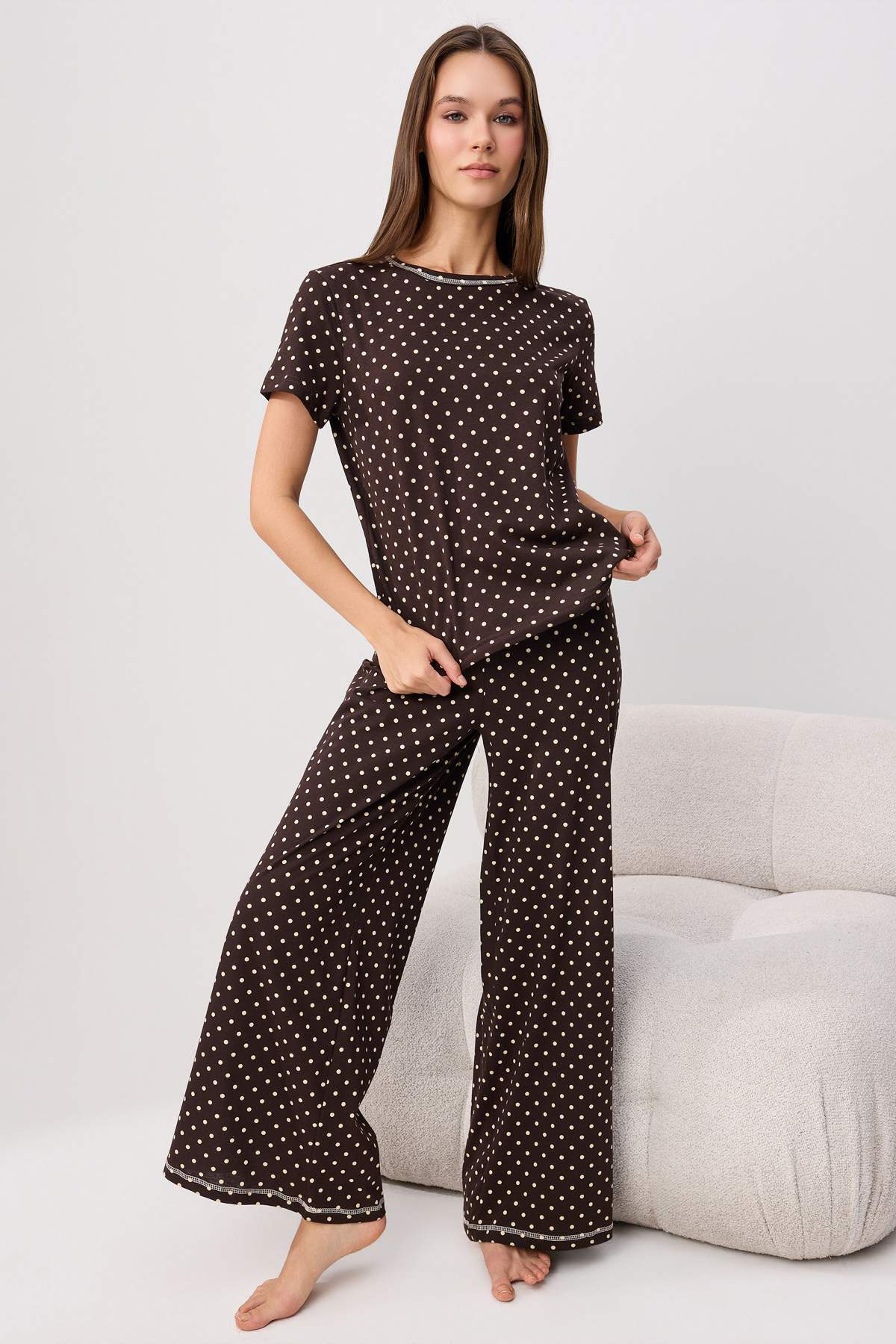 Trendyolmilla Kahverengi Pamuklu Puantiyeli Dantel Detaylı Likralı Penye Süprem Örme Pijama Takımı THMSS26PT00059