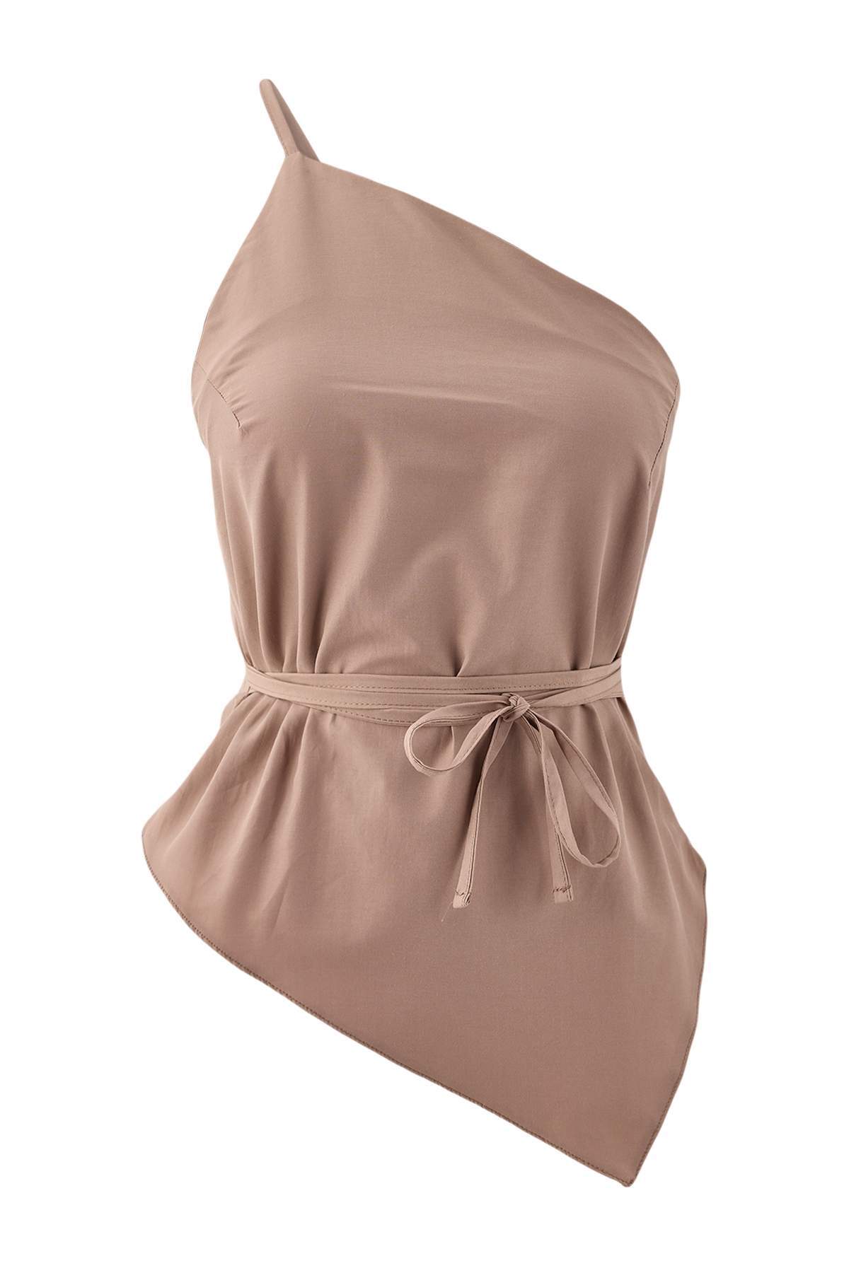 Trendyolmilla Kahverengi Asimetrik Yaka İnce Kuşaklı Dokuma Bluz TWOSS26BZ01084